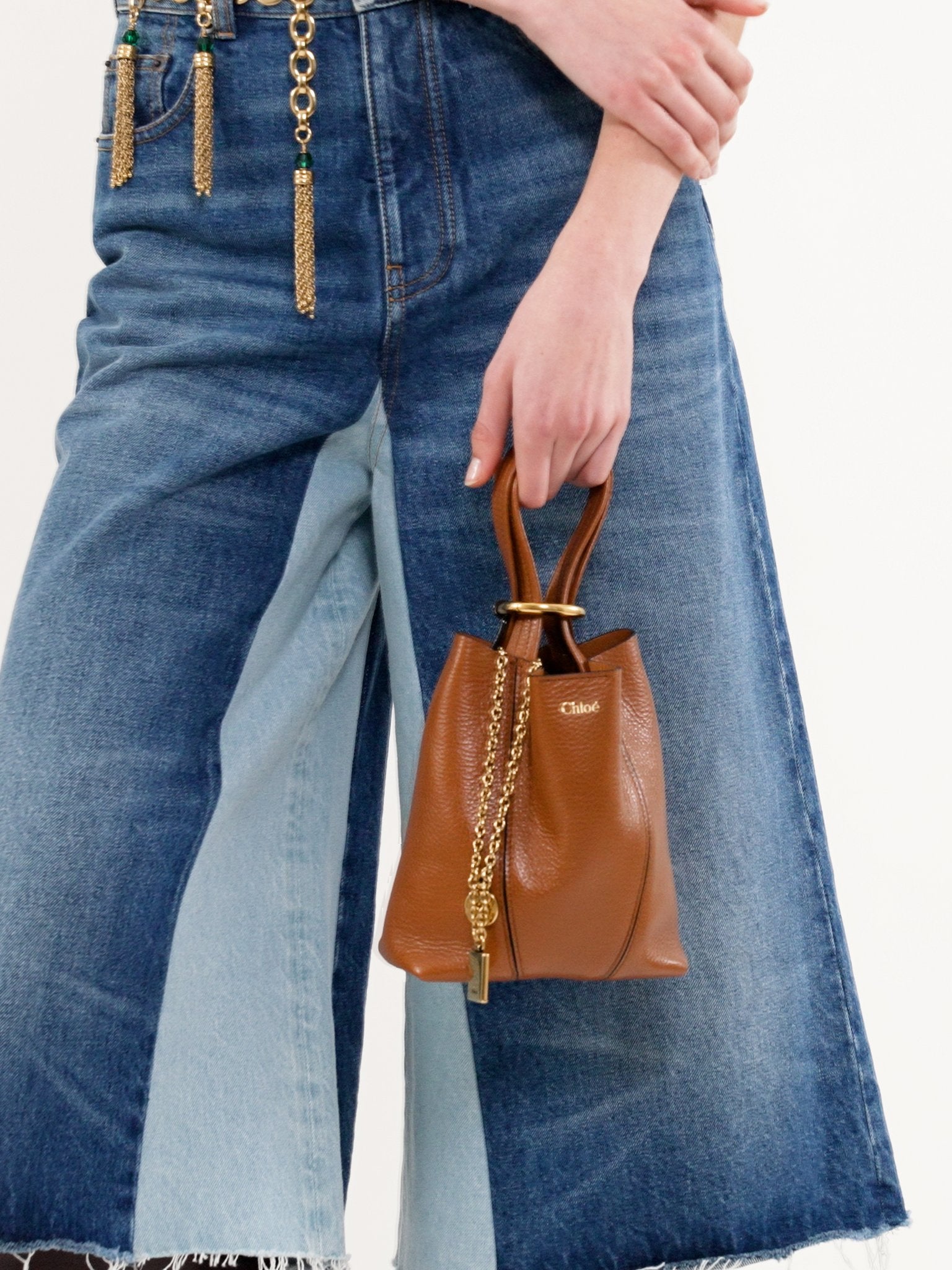 Chloé Chloé - Small Chloé Spin tote bag in grained leather