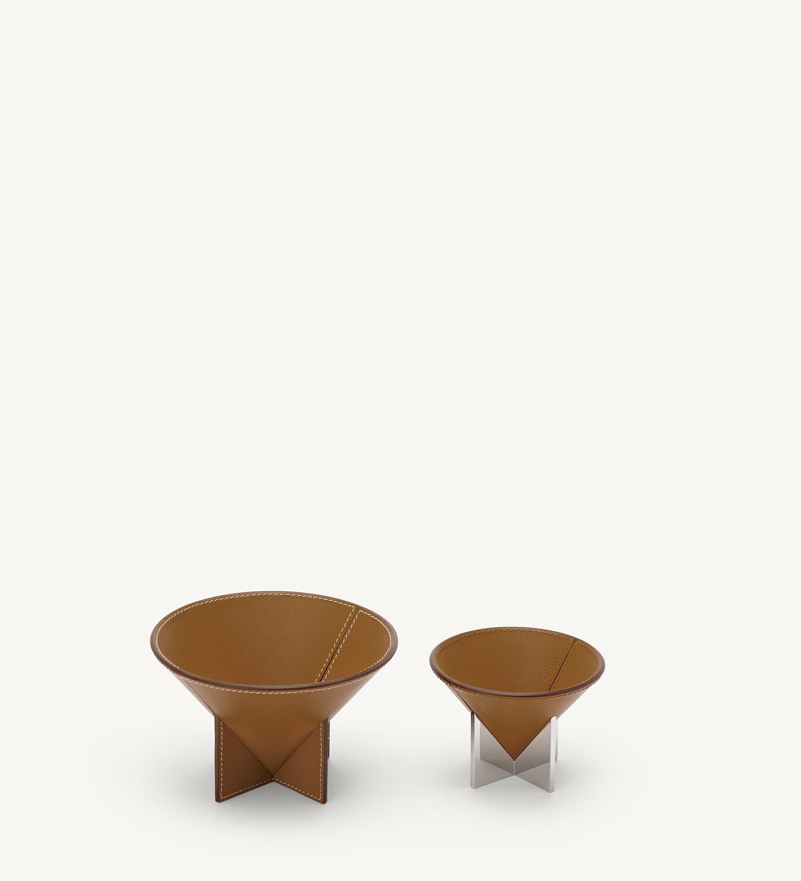 SAVETTE - Small Leather Dish with Metal Feet in Saddle