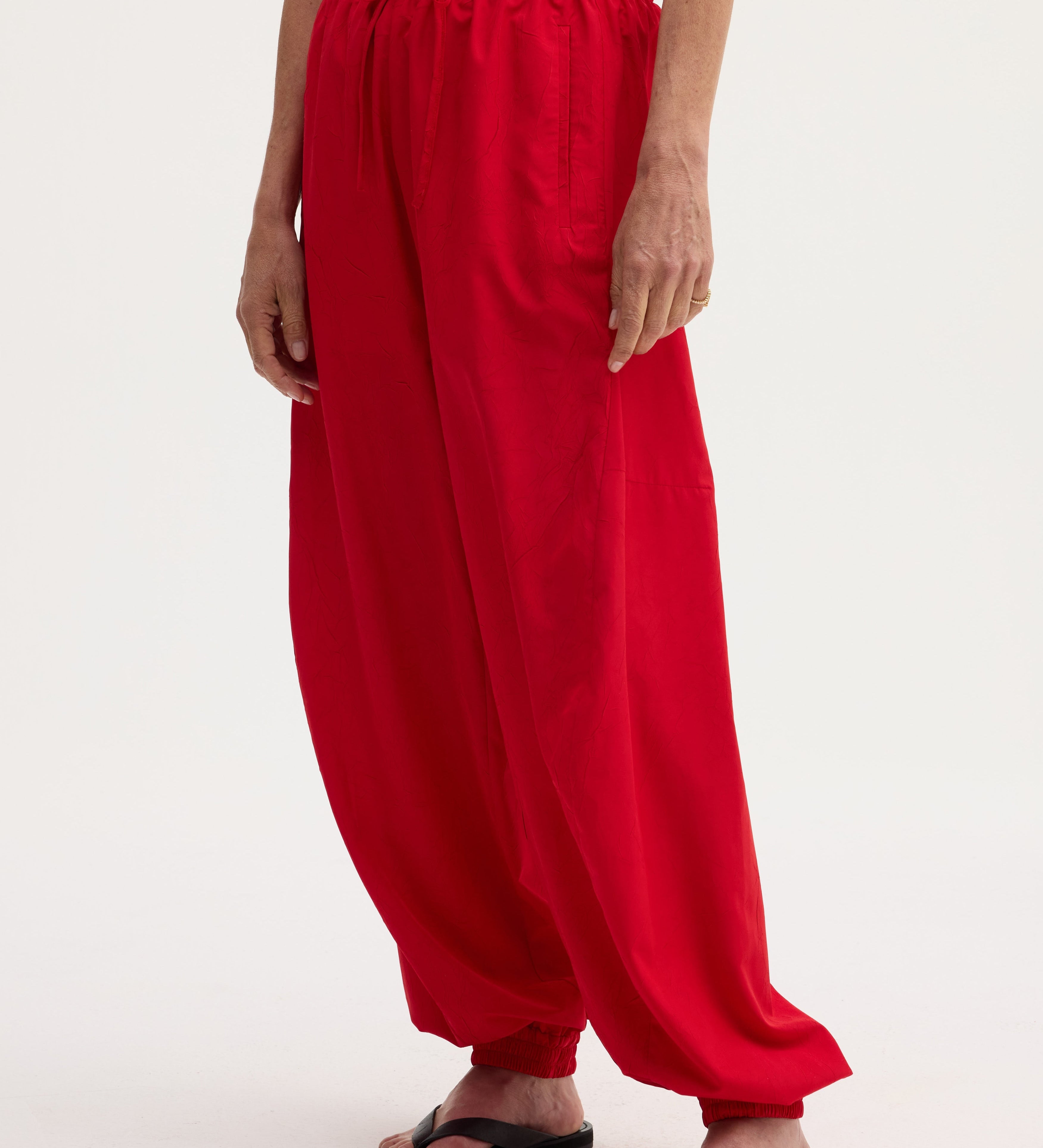 ROHE - Balloon track pants | red