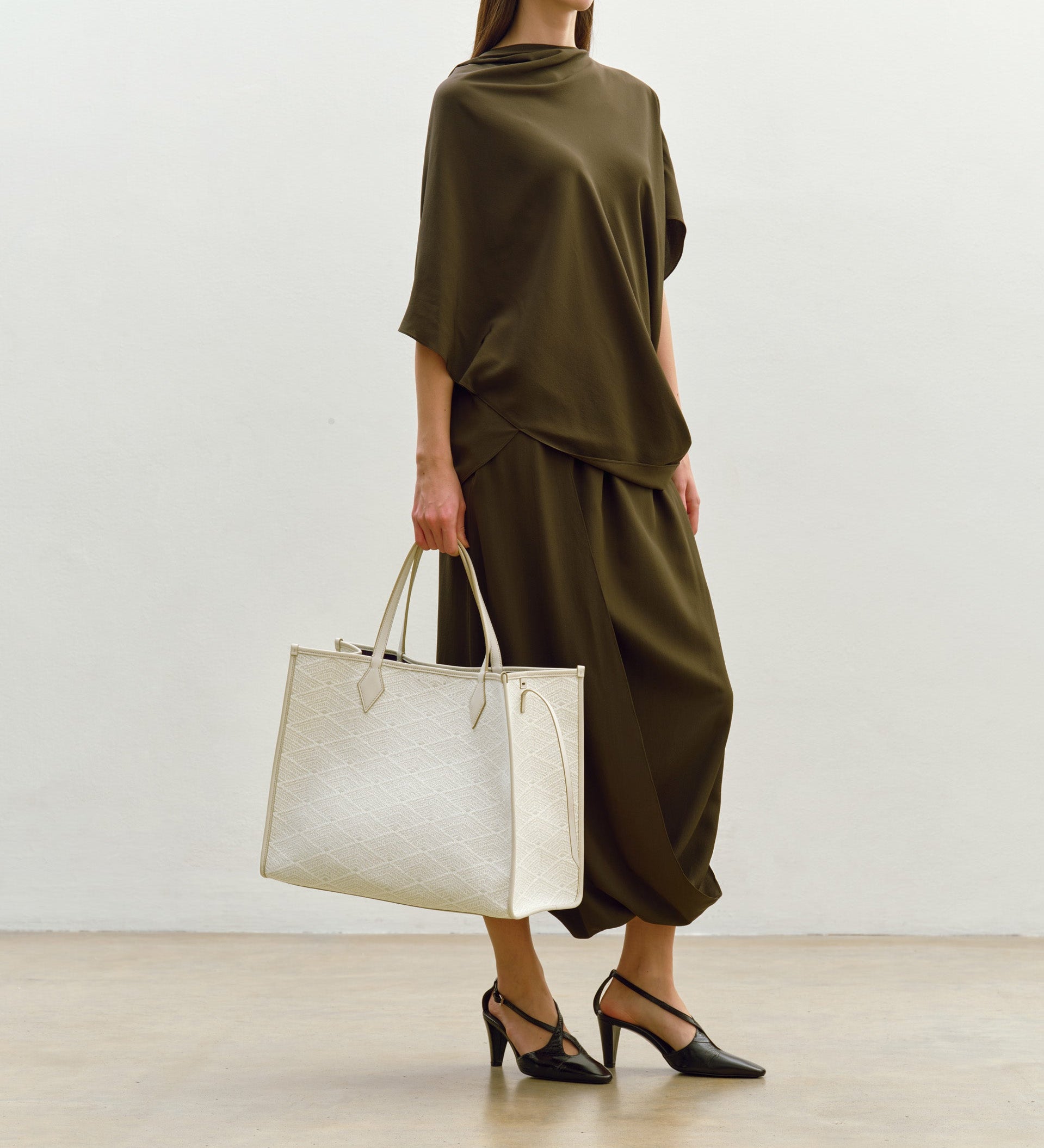 Metier - Chameleon 41 Oversized Diamond Jacquard Grey with Bianco