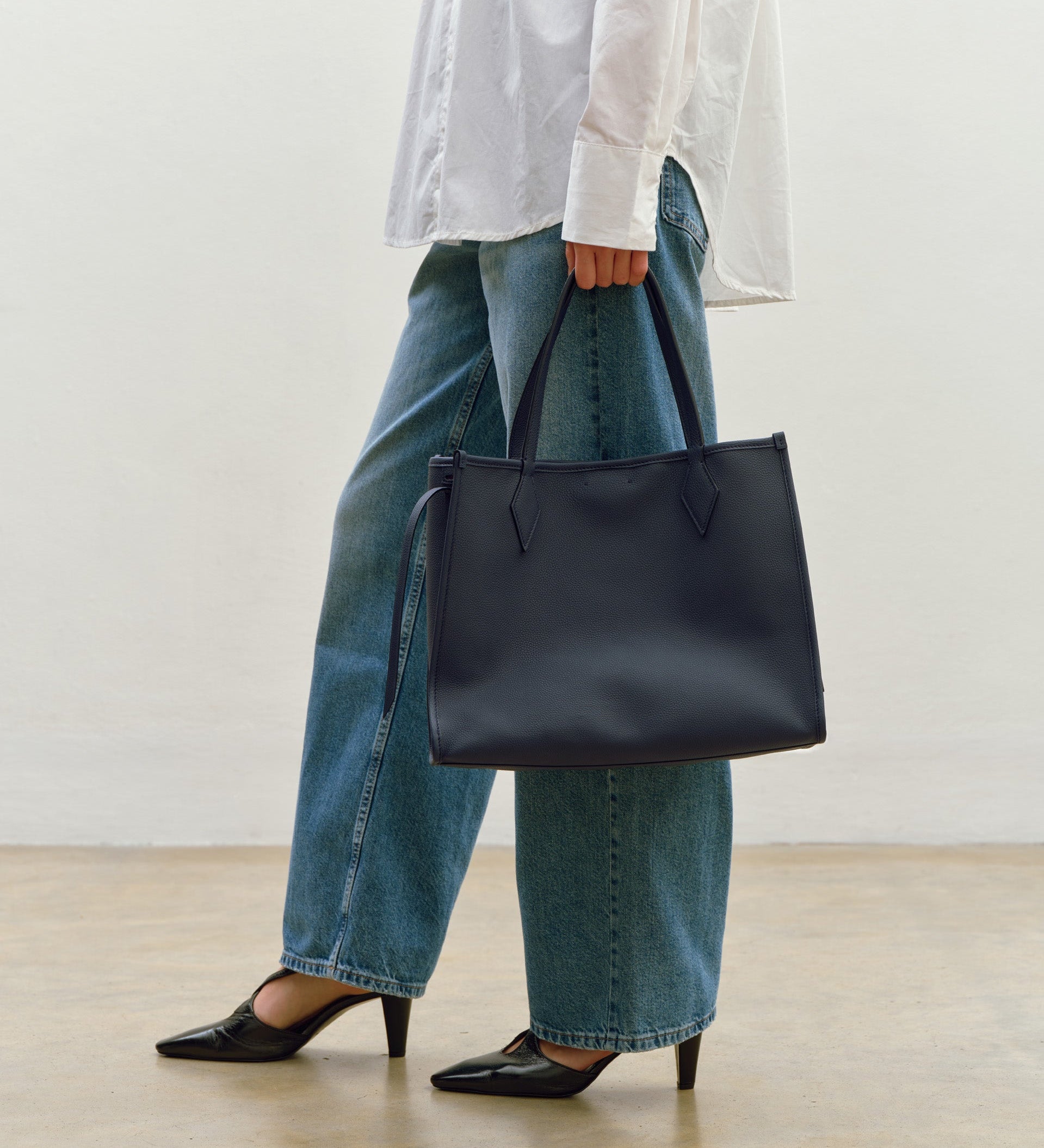 Metier - Chameleon 34 Soft Grain Leather Midnight