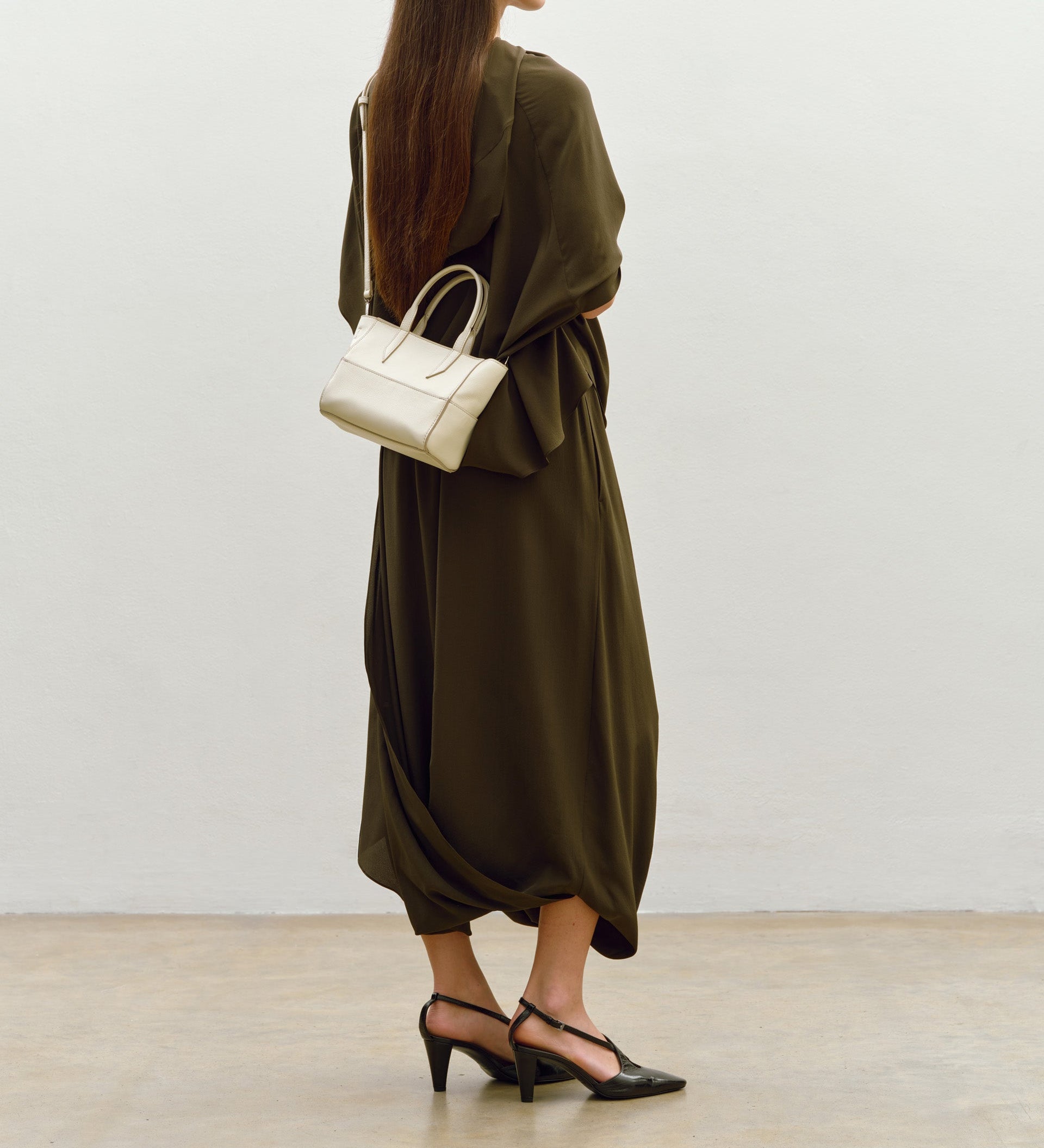 Metier - Incognito 20 Smooth Calfskin White Sand