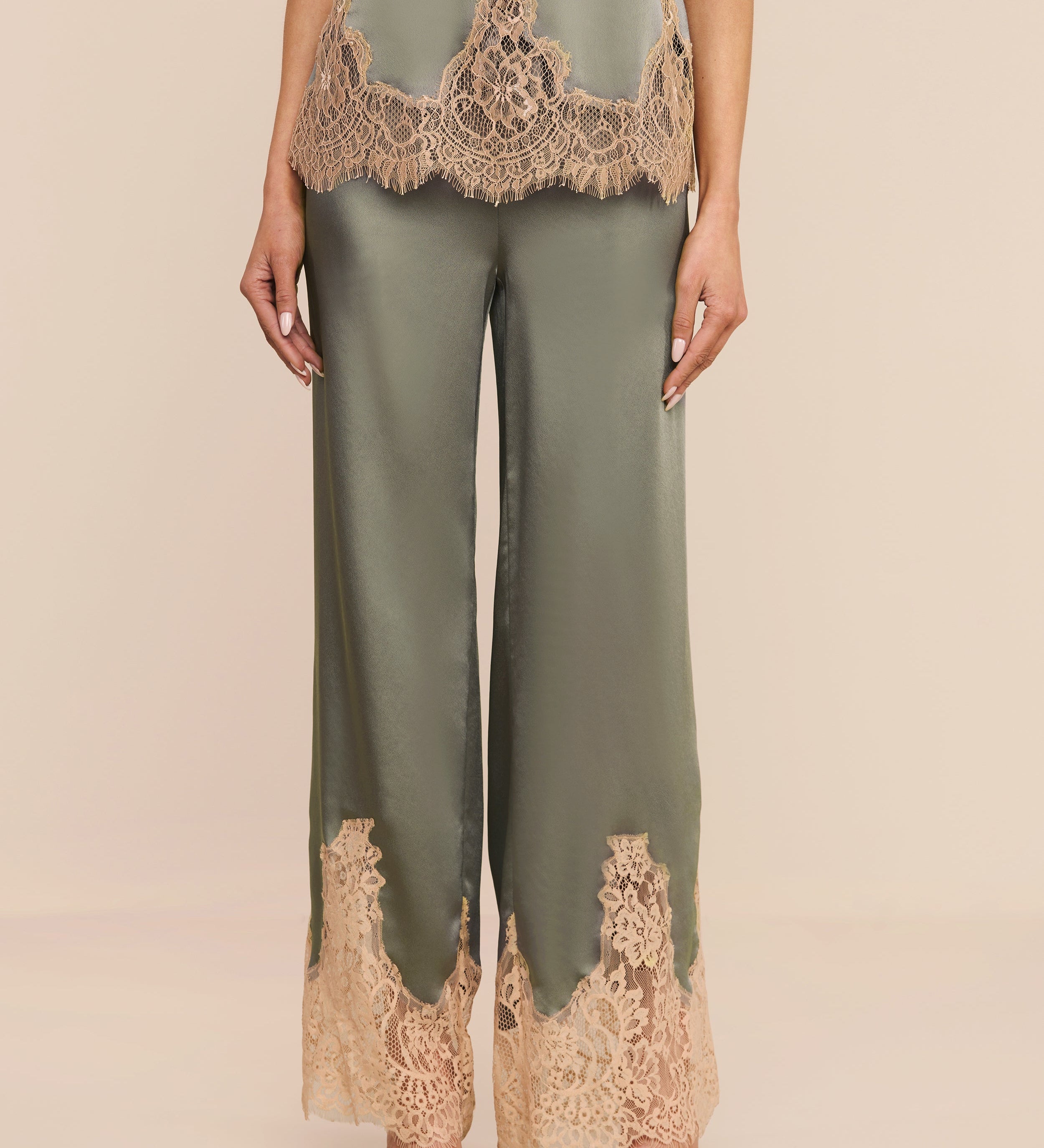 L'AGENCE - Mirel Pant
