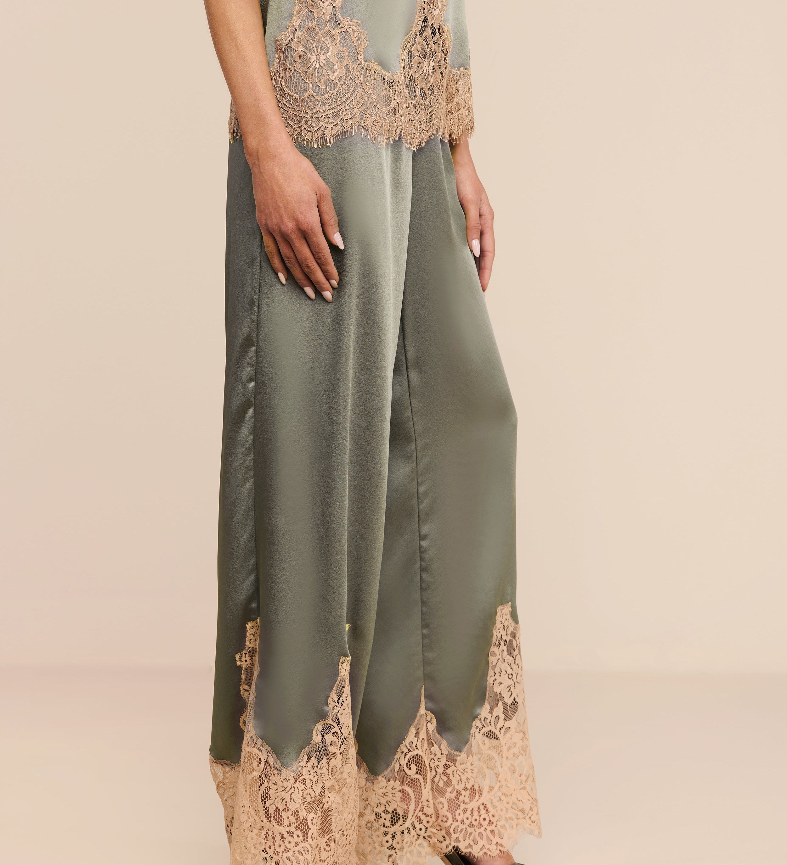 L'AGENCE - Mirel Pant