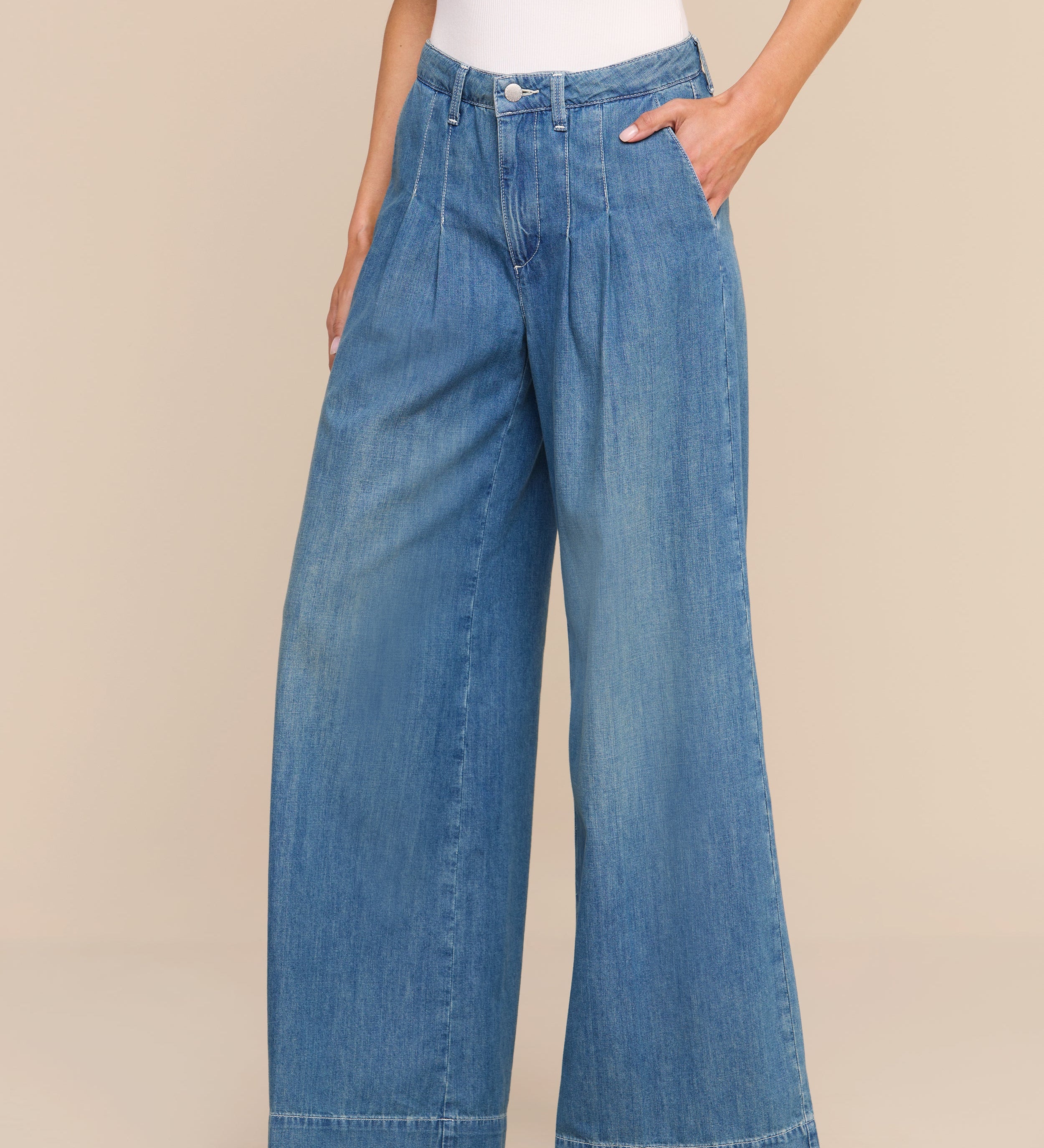 L'AGENCE - Jayani Pleated Wide - Leg Jean