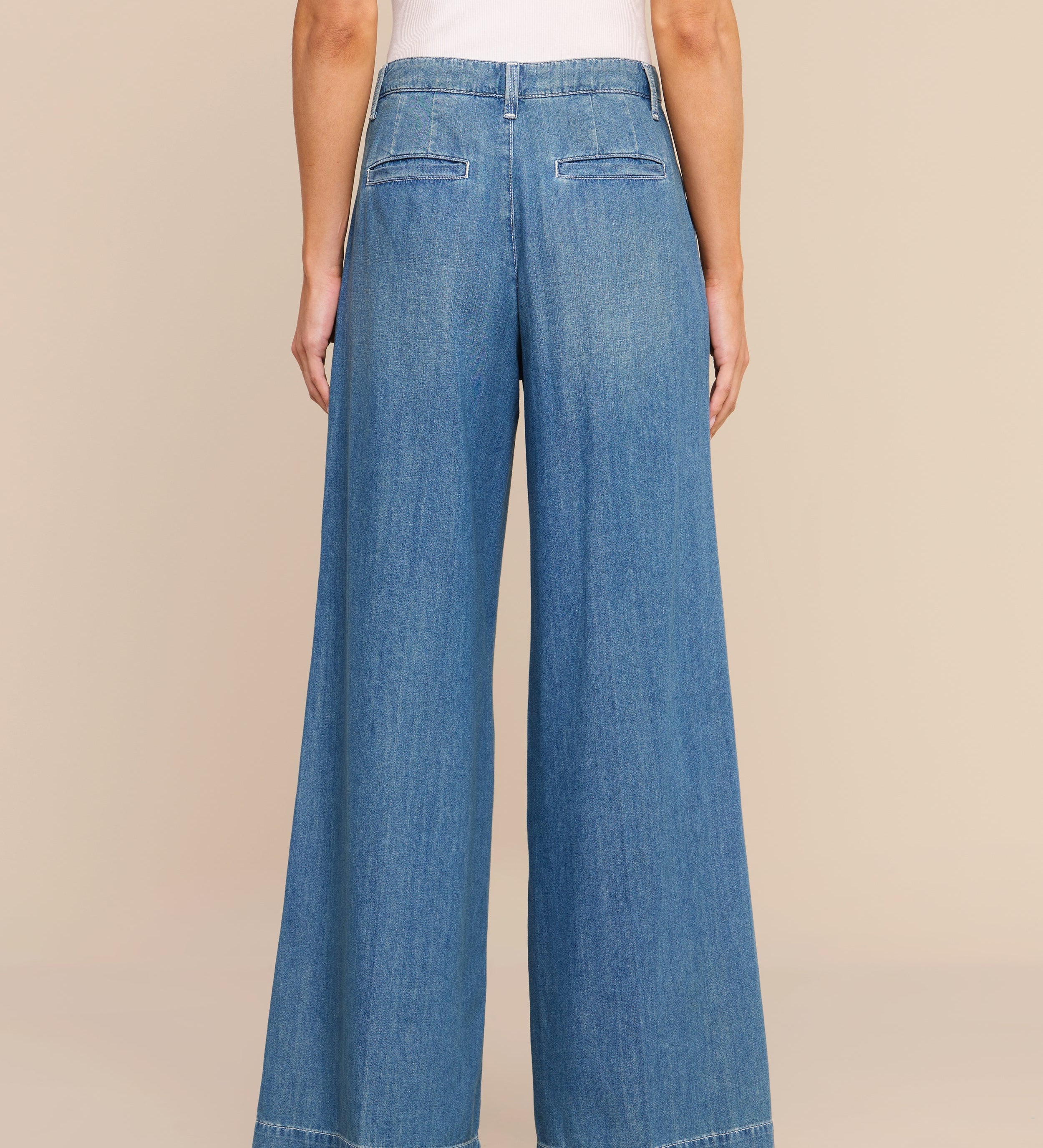 L'AGENCE - Jayani Pleated Wide - Leg Jean