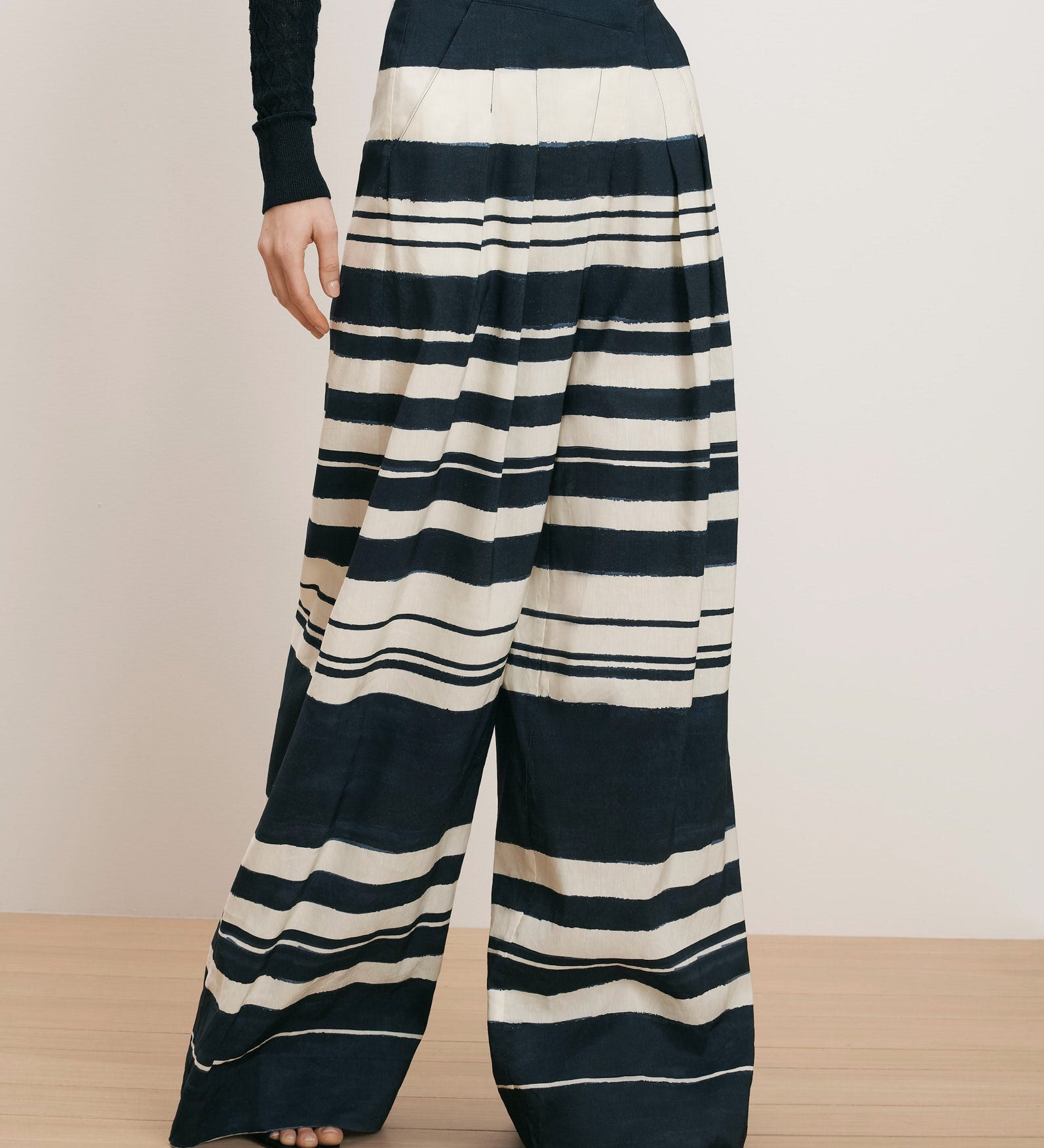 Veronica Beard - Heron Crossover Waistband Pant