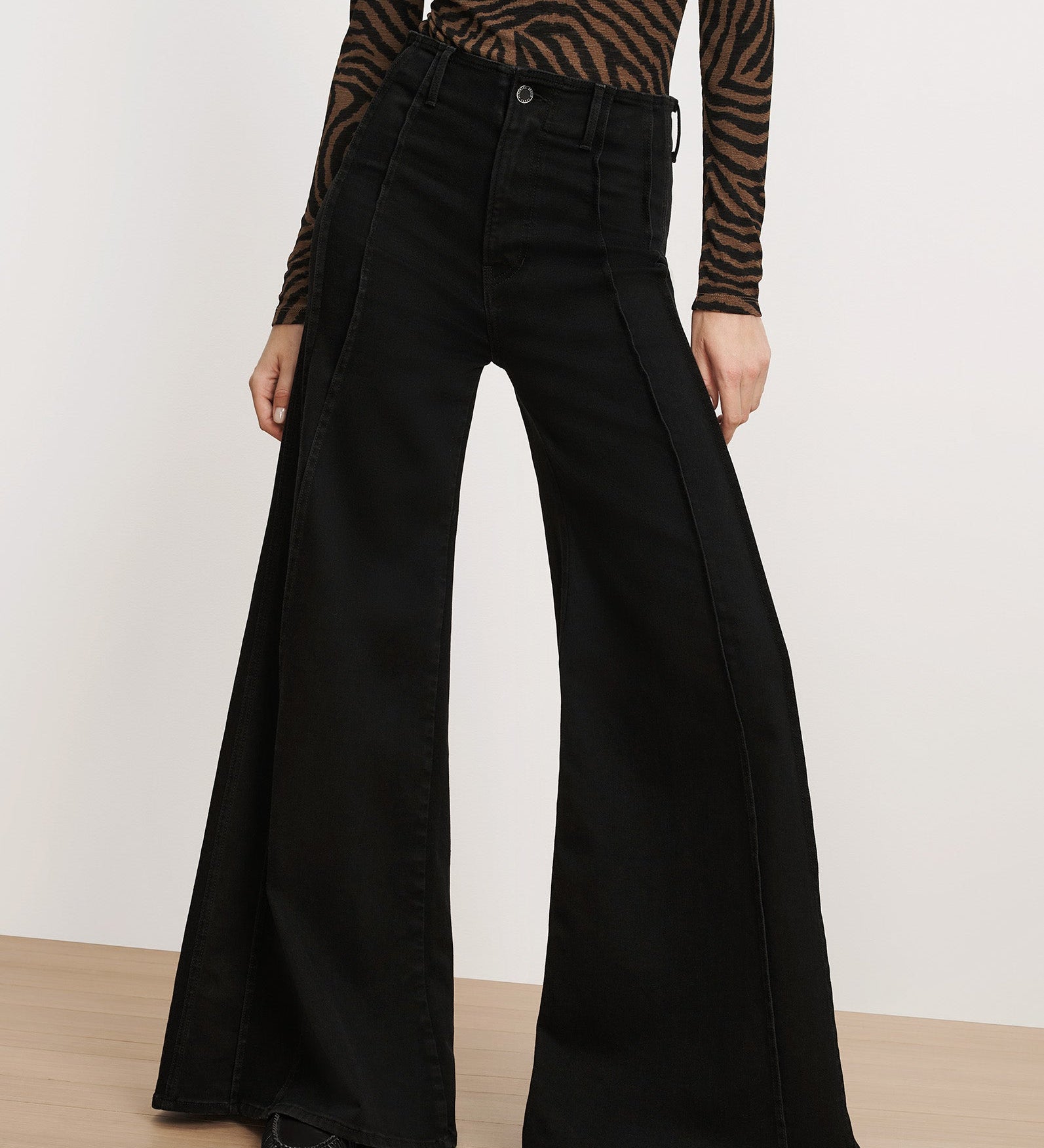 Veronica Beard - Vicki Extra Wide - Leg Jean
