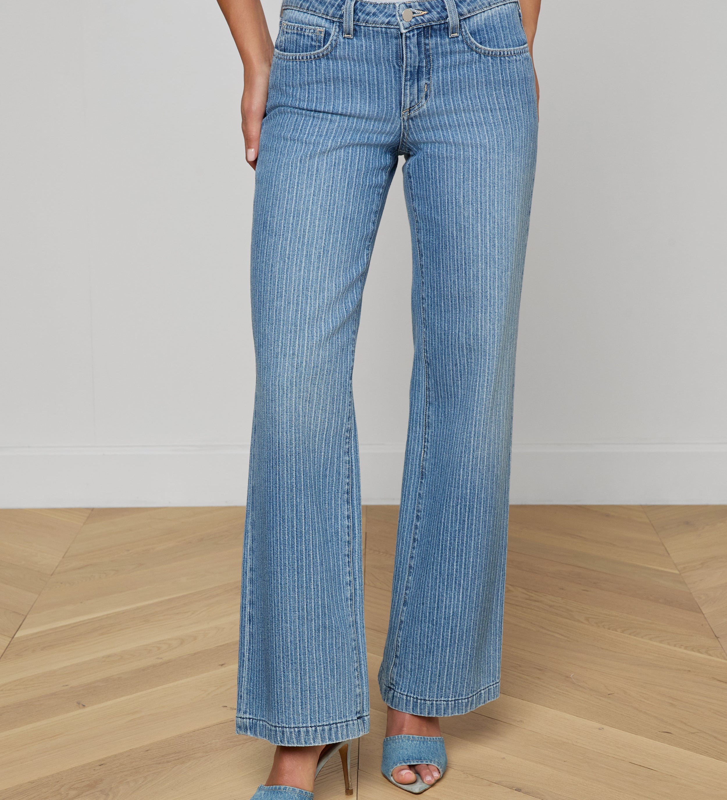 L'AGENCE - Joanne Low - Rise Wide - Leg Jean
