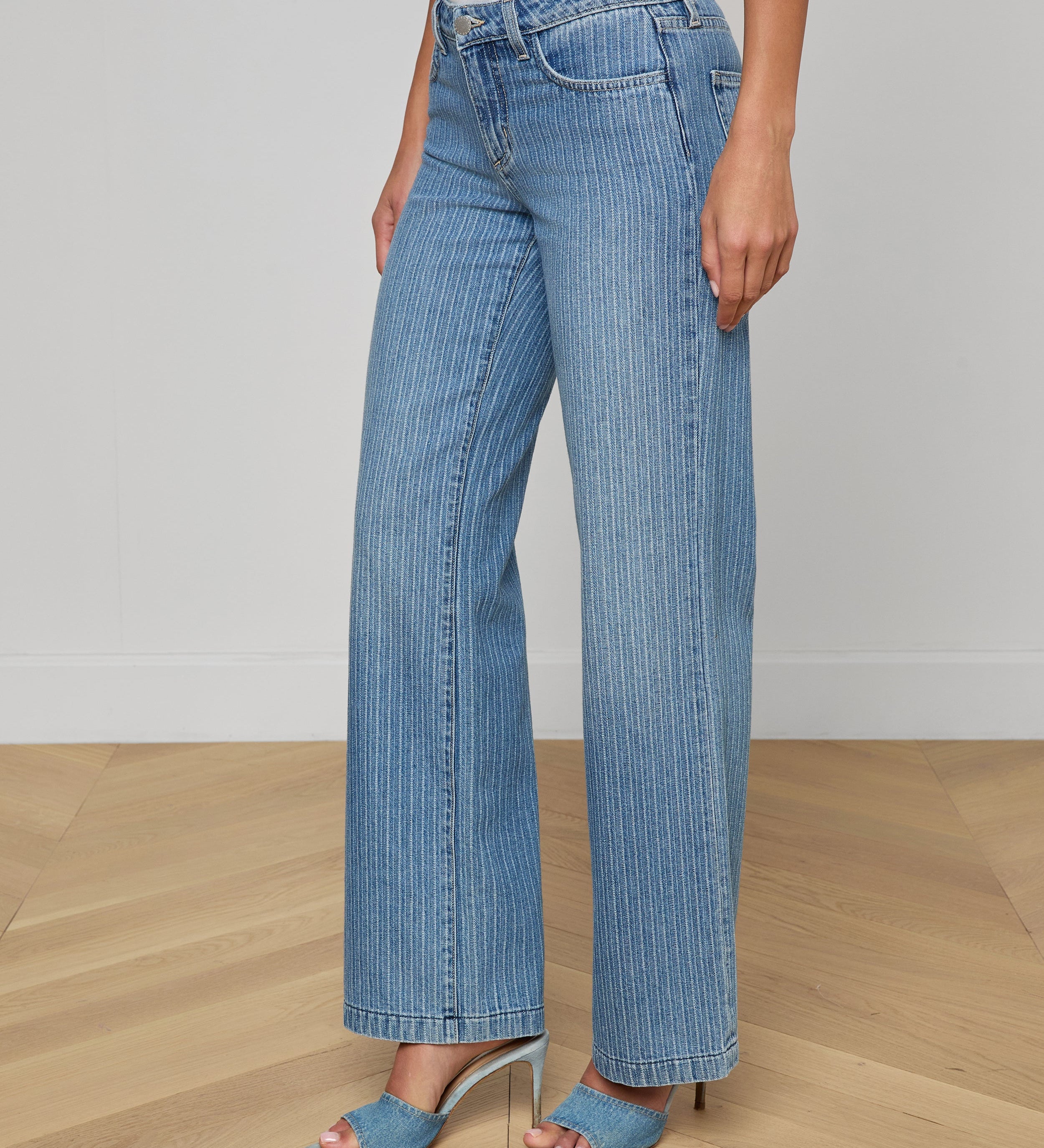 L'AGENCE - Joanne Low - Rise Wide - Leg Jean