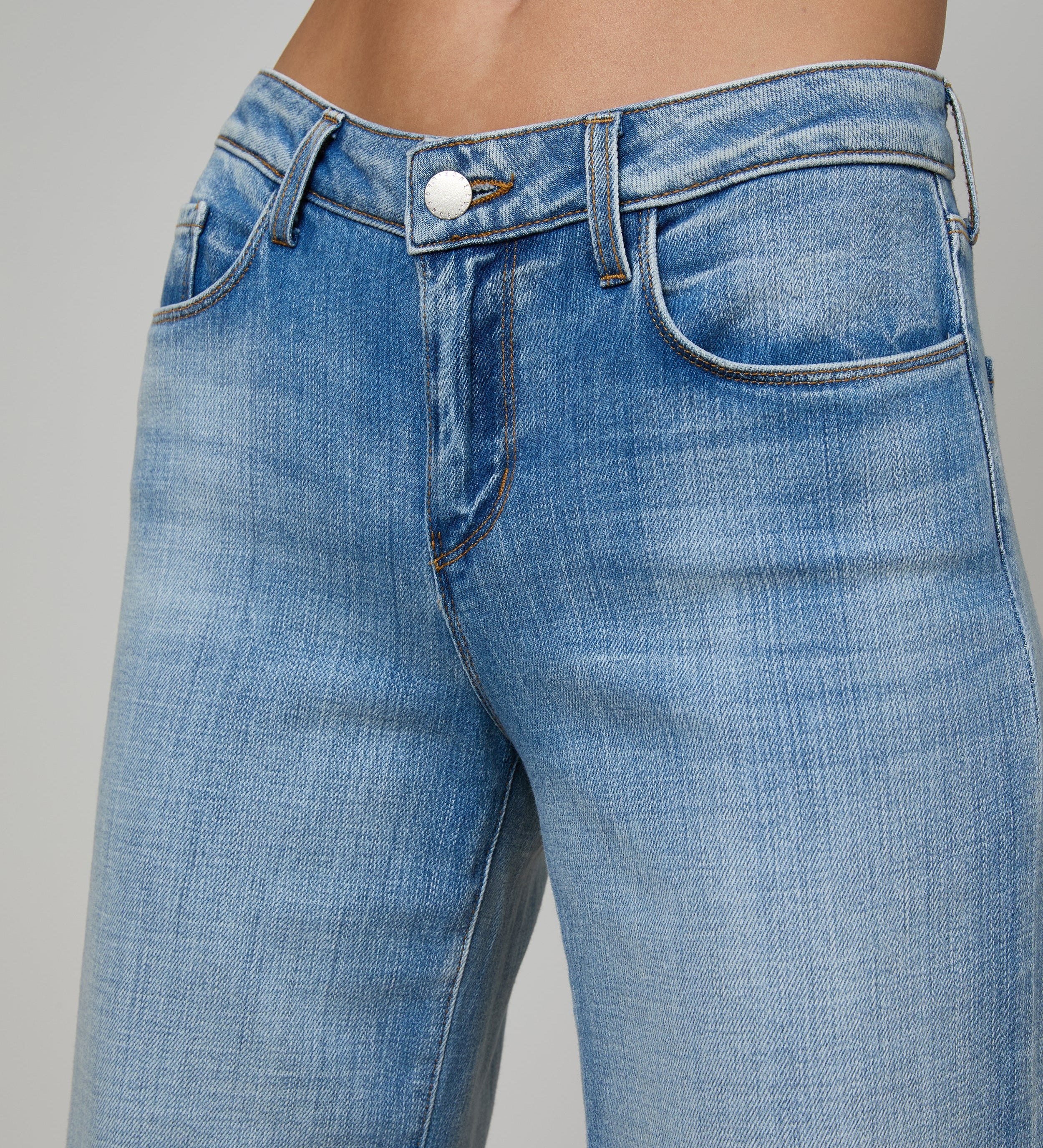 L'AGENCE - Joanne Low - Rise Wide - Leg Jean