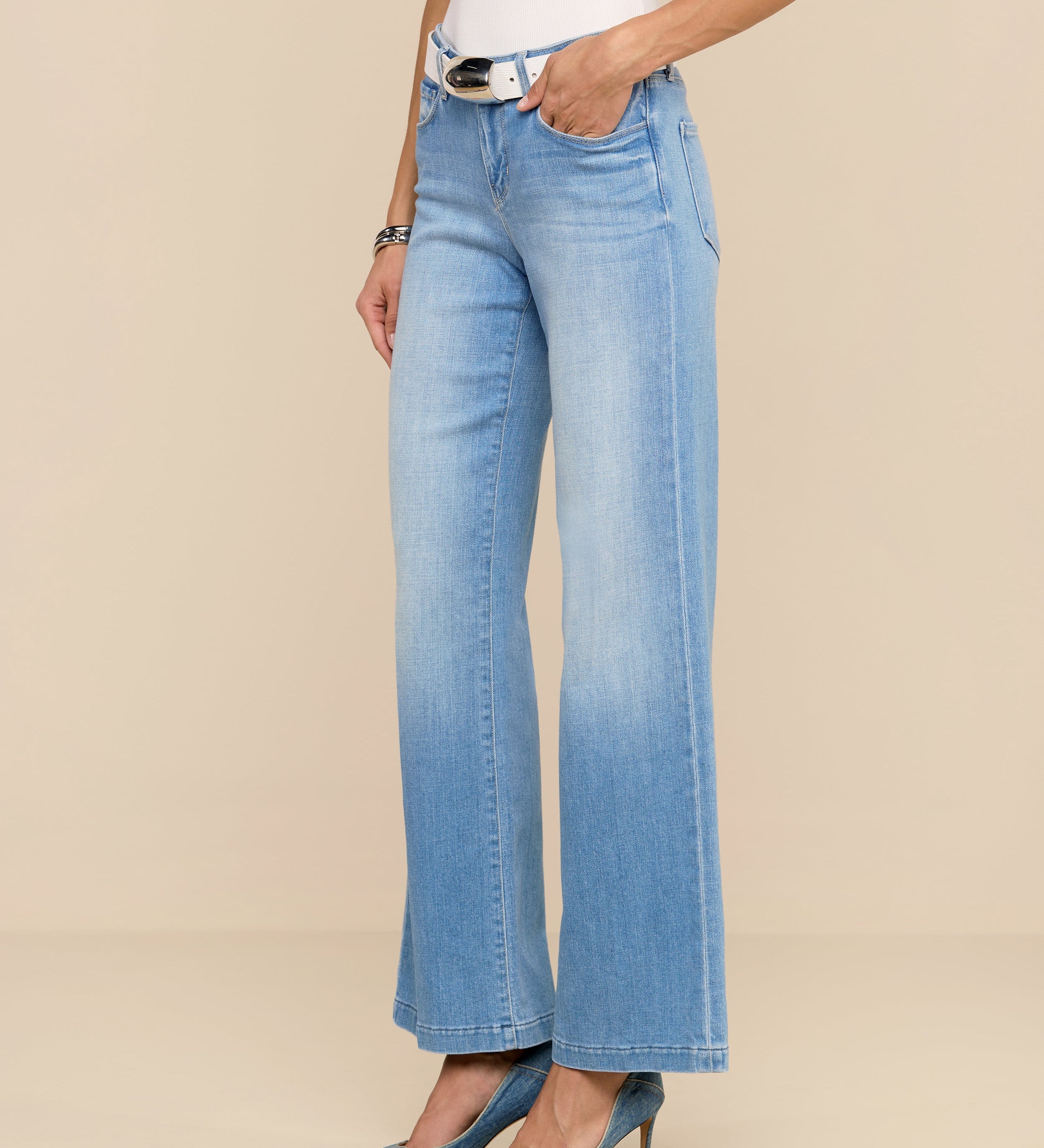 L'AGENCE - Joanne Low - Rise Wide - Leg Jean