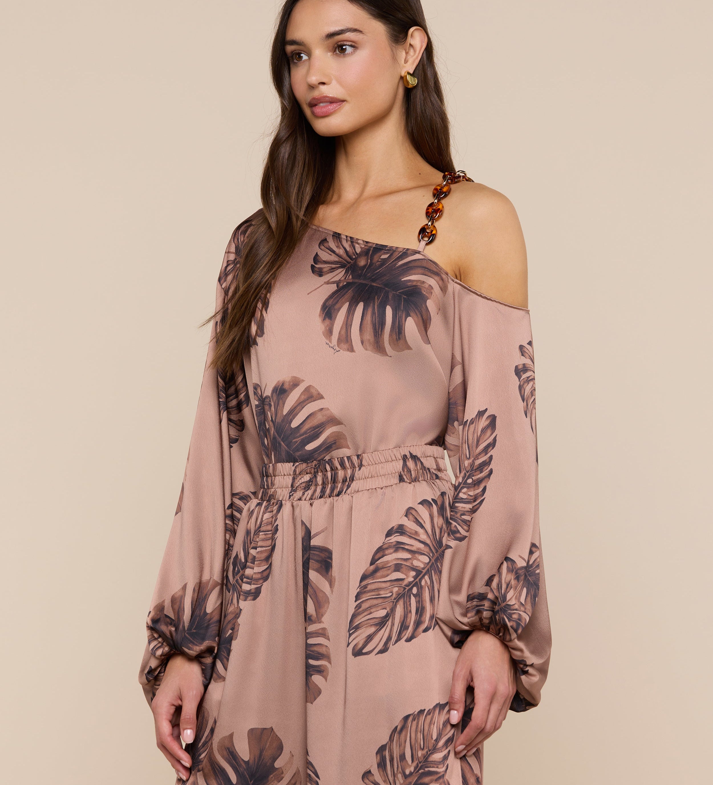 L'AGENCE - Asami Chain One - Shoulder Blouse