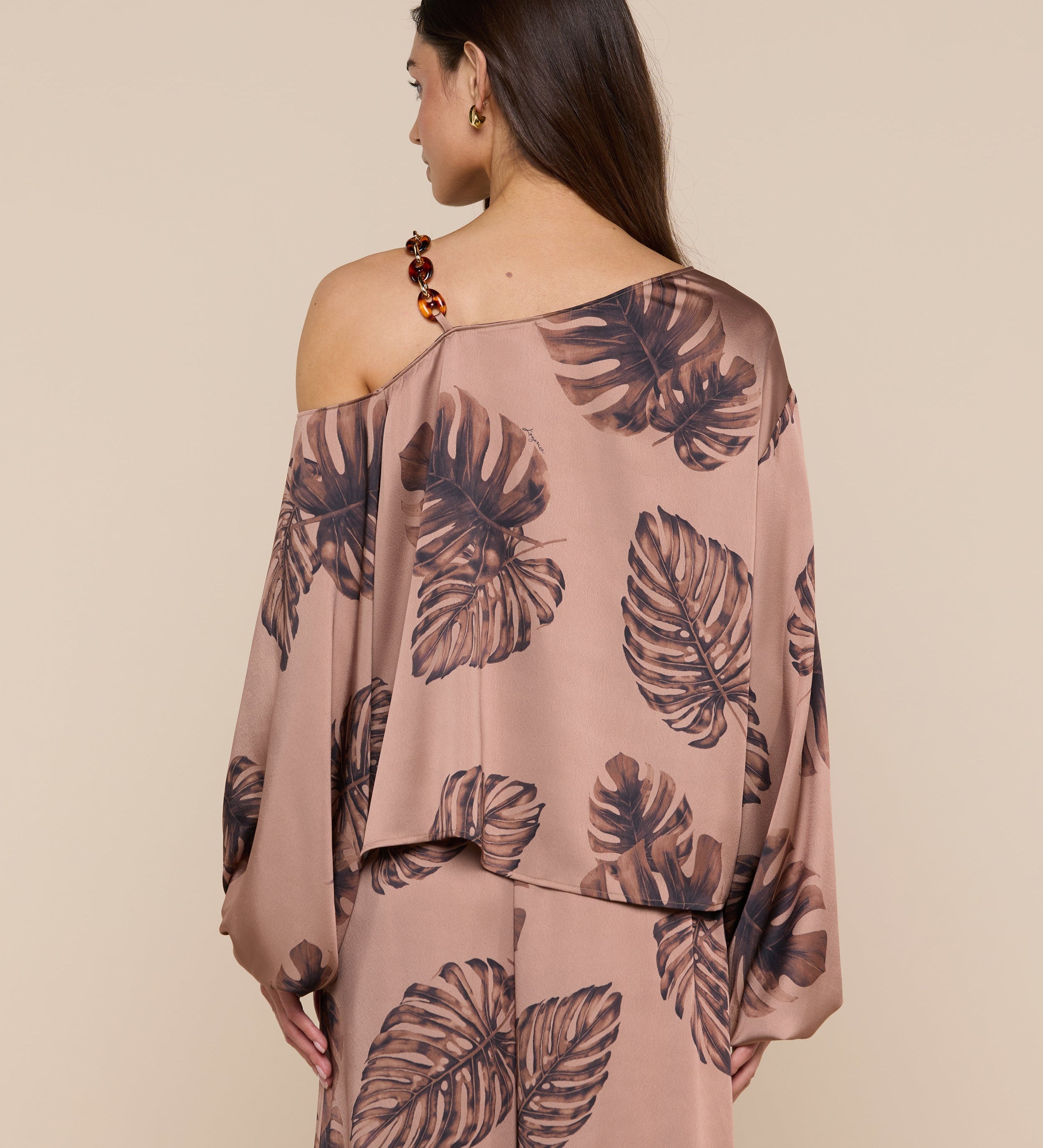 L'AGENCE - Asami Chain One - Shoulder Blouse
