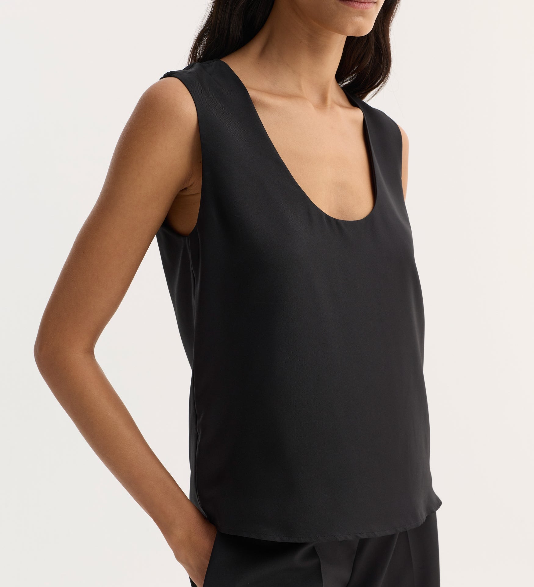 ROHE - Scoop - neck silk top | black