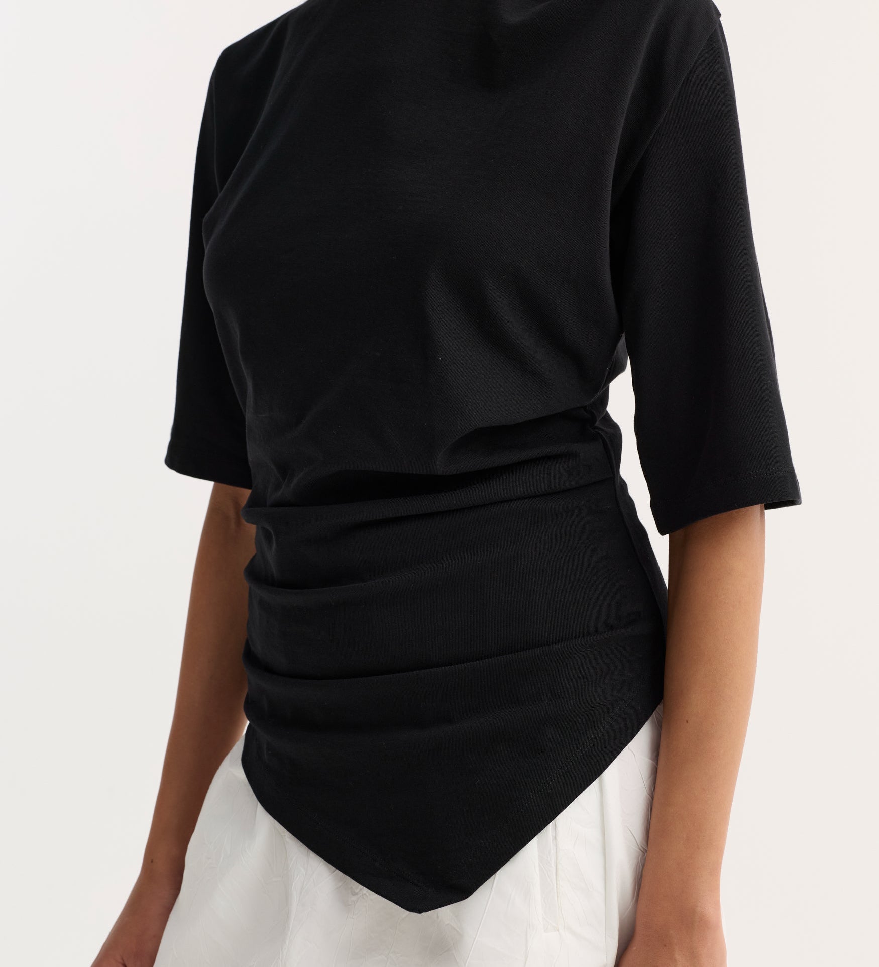 ROHE - Reinvented twisted t - shirt | black