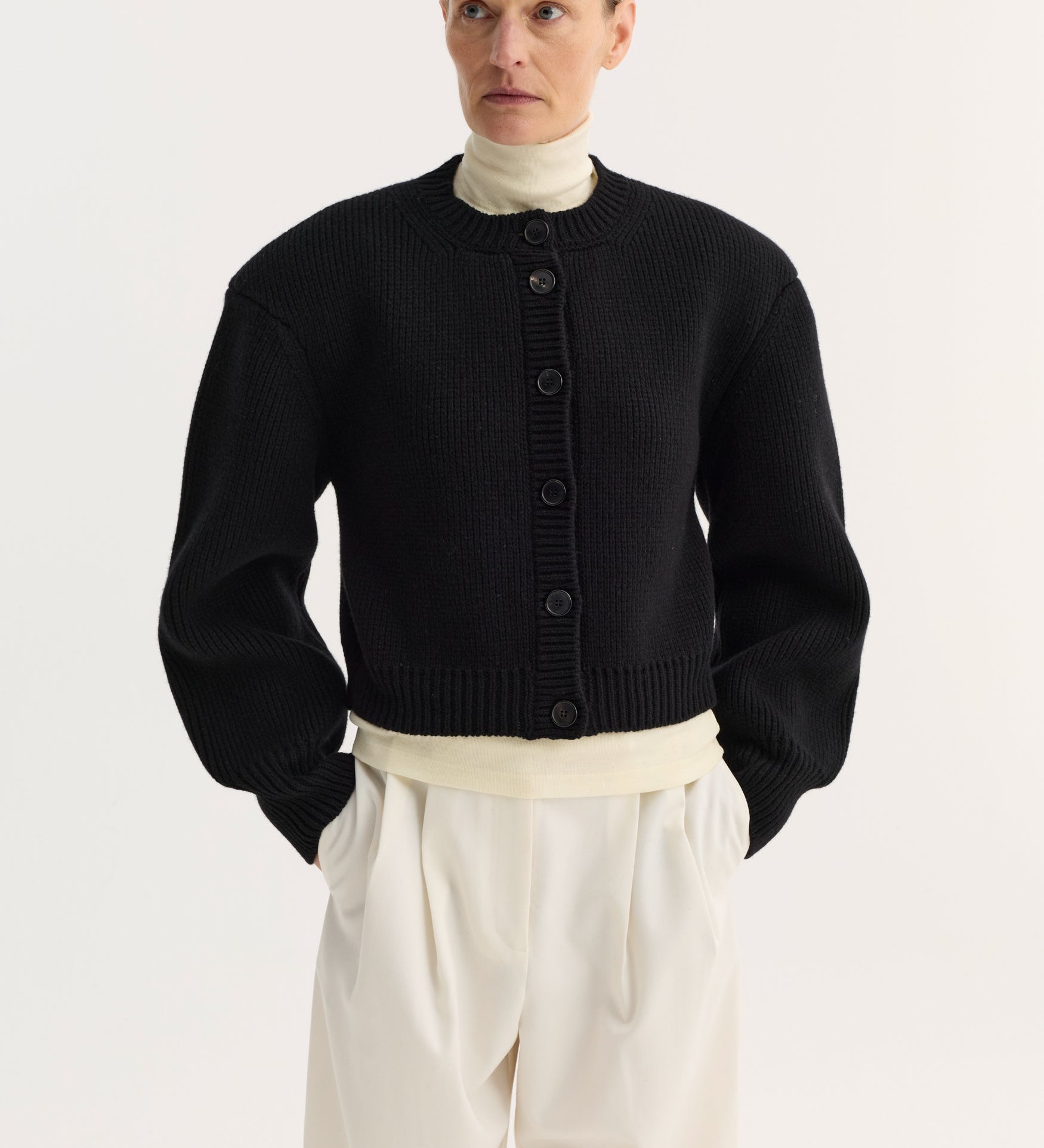 ROHE - Statement shoulder cardigan | black