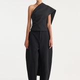 ROHE - One-shoulder cape top | black