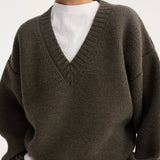 ROHE - Sculptural compact v-neck | forest melange