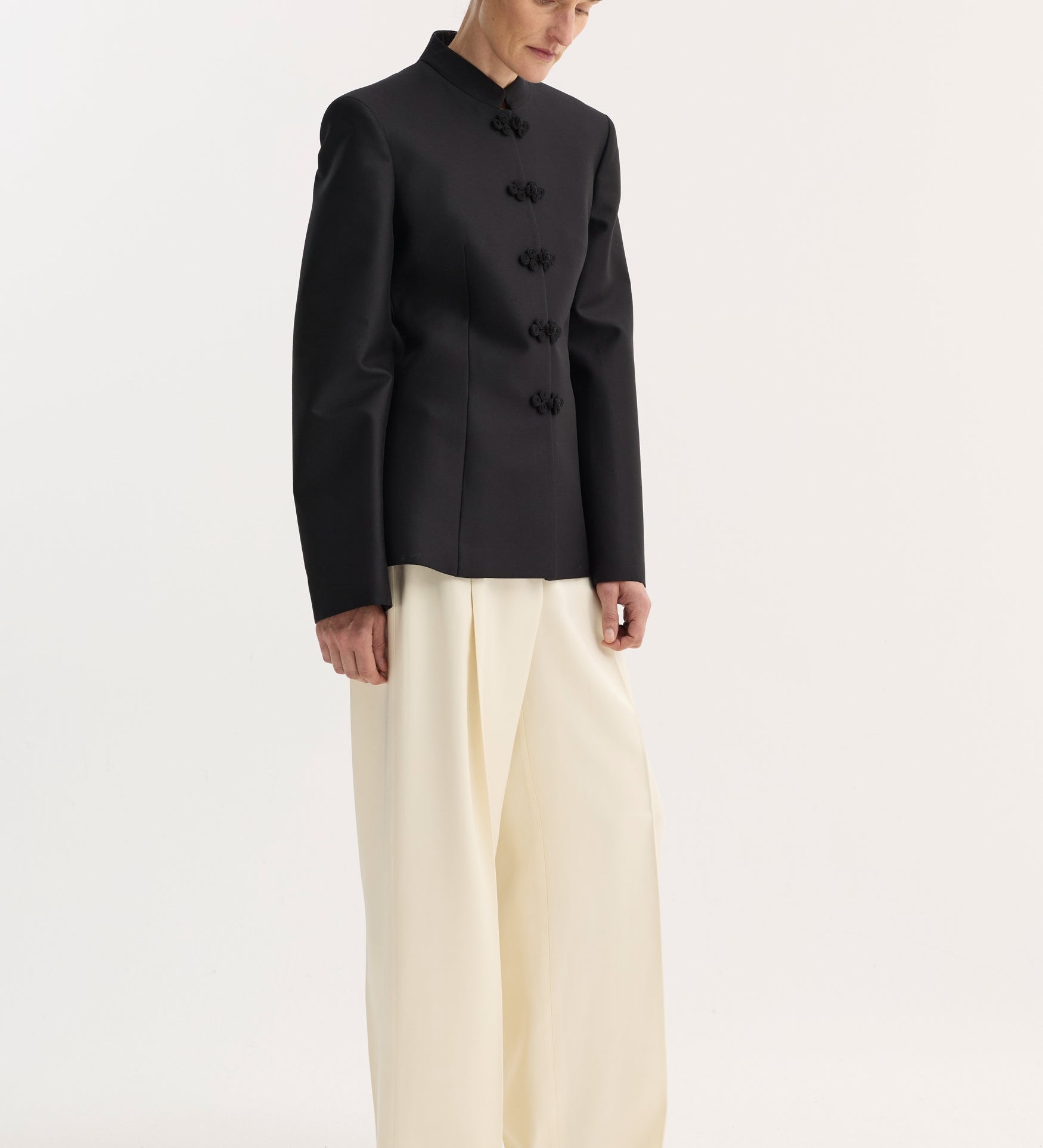 ROHE - Sculptural pankou closure blazer | black