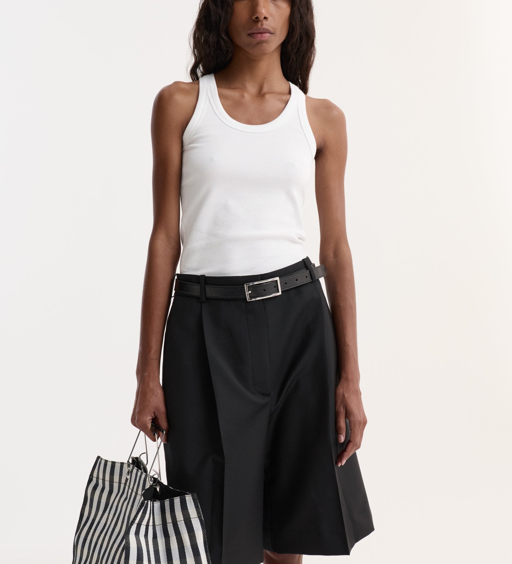 ROHE - Tailored single pleat shorts | black