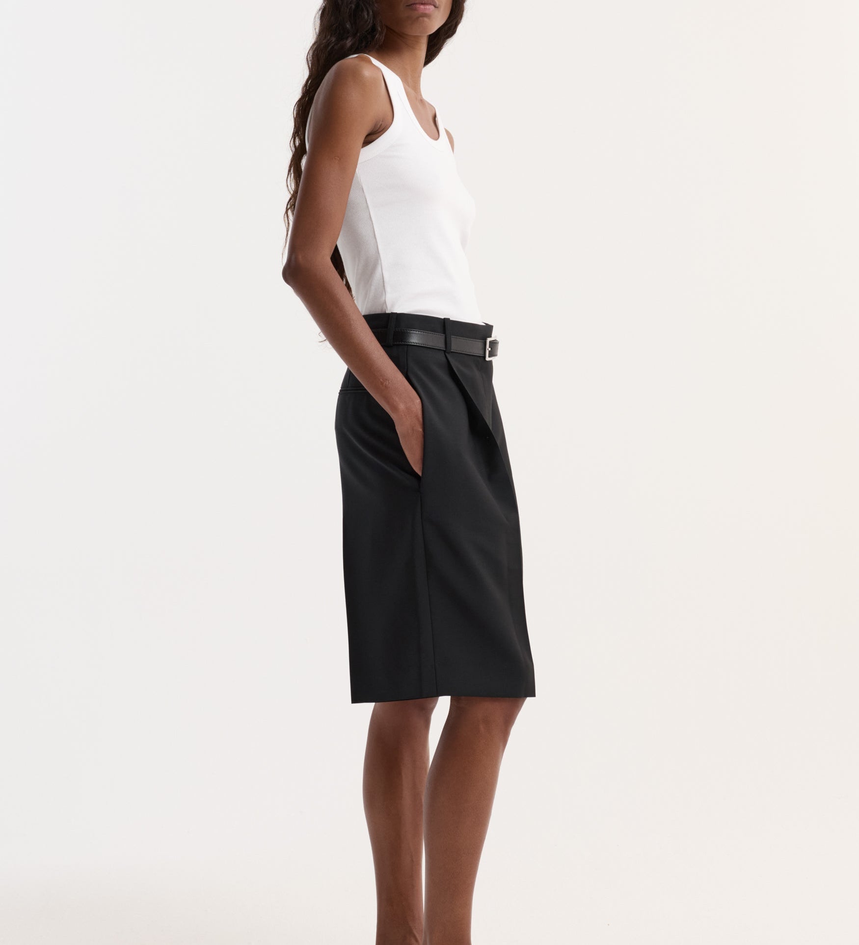 ROHE - Tailored single pleat shorts | black
