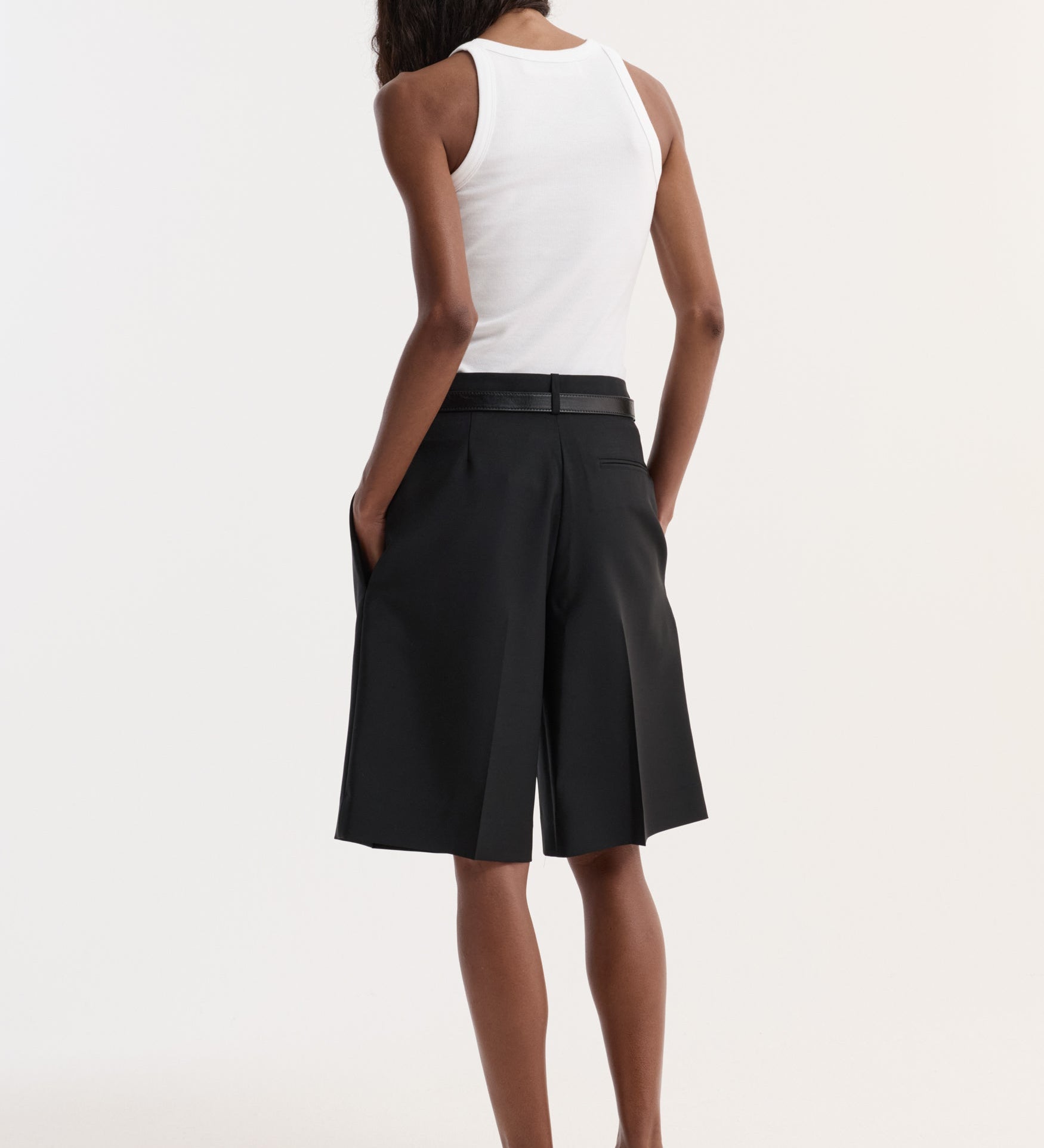 ROHE - Tailored single pleat shorts | black