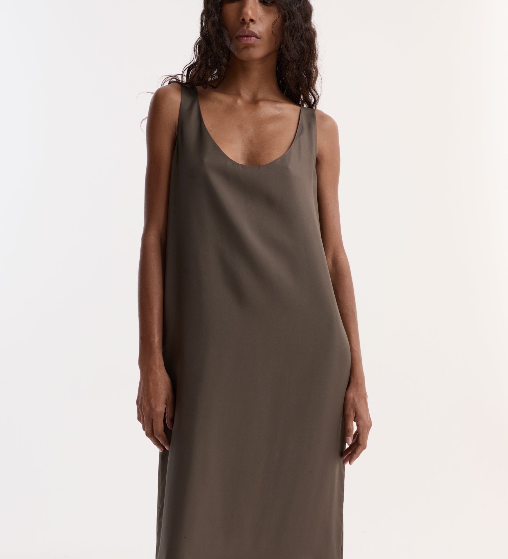 ROHE - Silk scoop - neck dress | earth