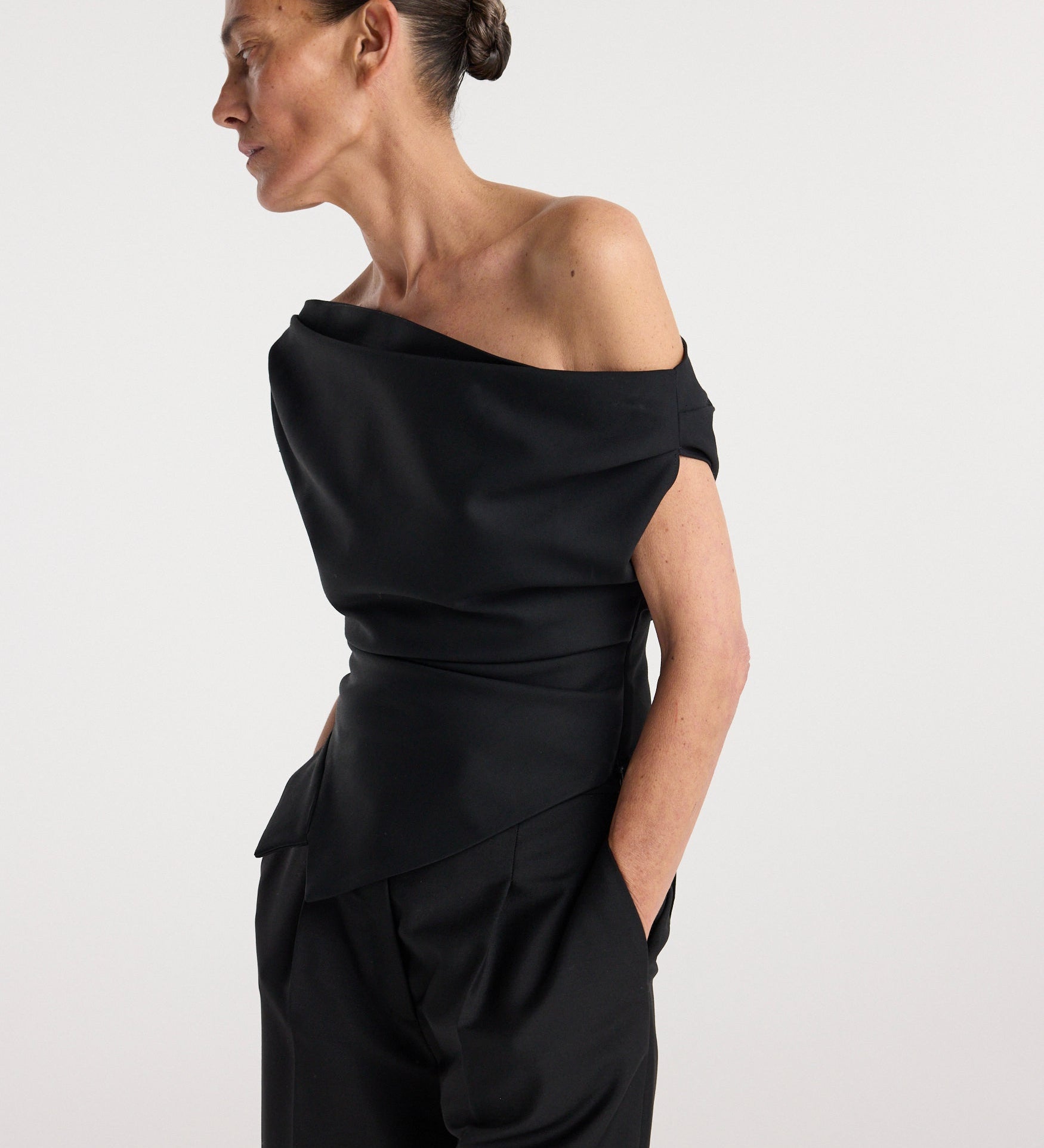 ROHE - Off shoulder lapel top | black