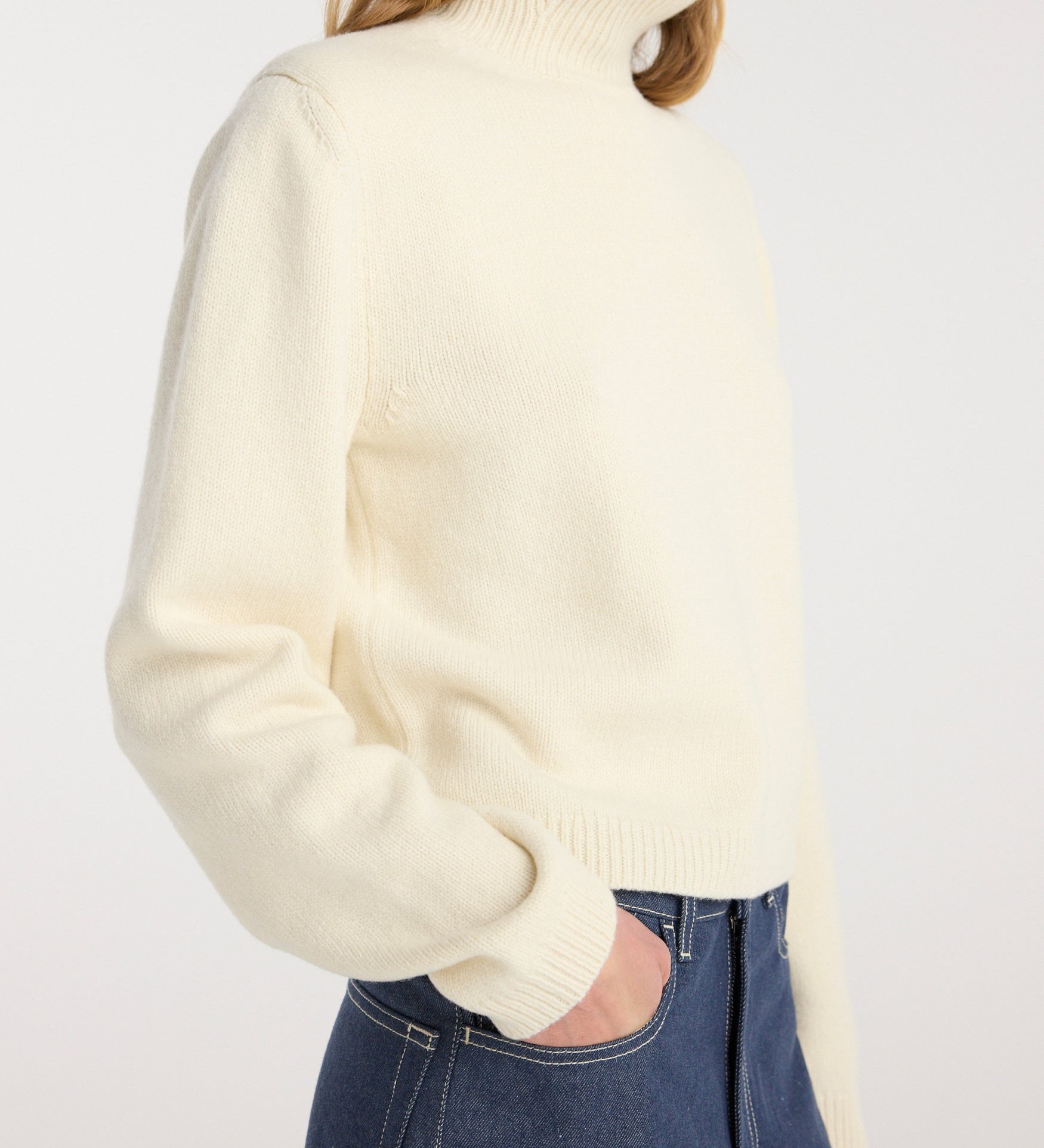 ROHE - Statement shoulder cropped turtleneck | cream