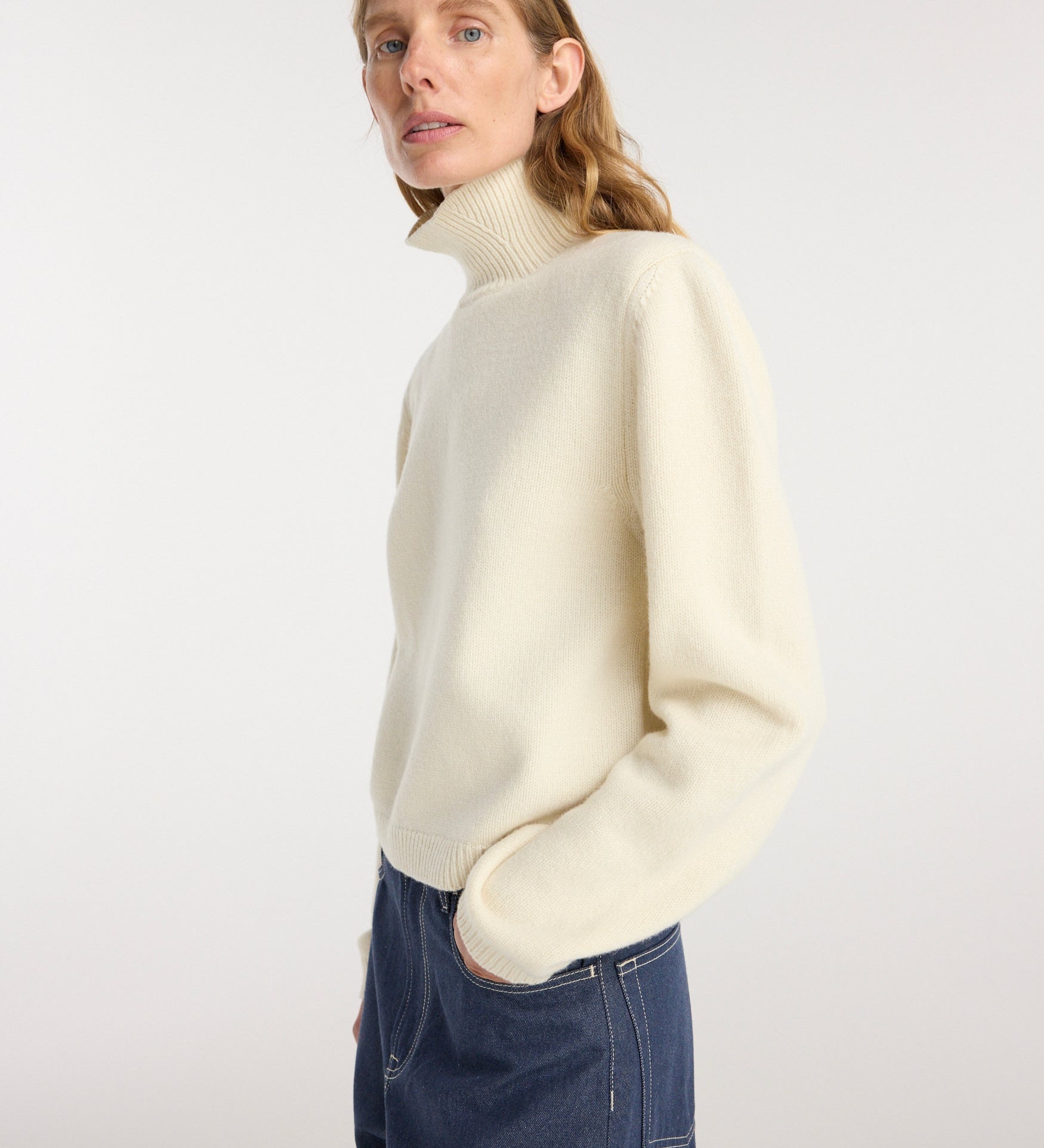 ROHE - Statement shoulder cropped turtleneck | cream