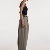 ROHE - Daria - Single pleat tapered trousers | earth slub