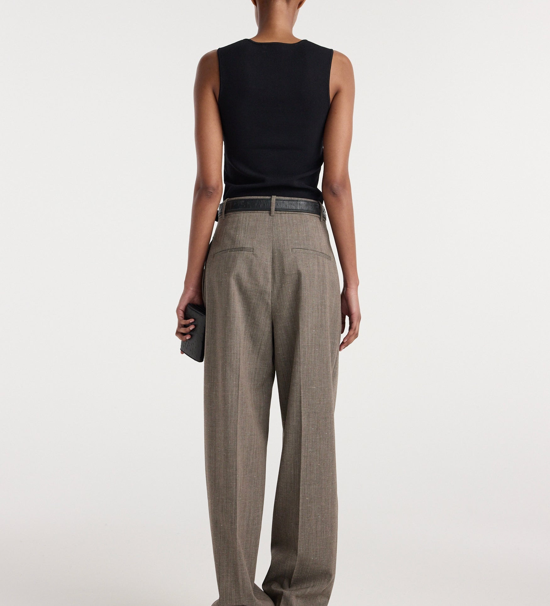 ROHE - Daria - Single pleat tapered trousers | earth slub