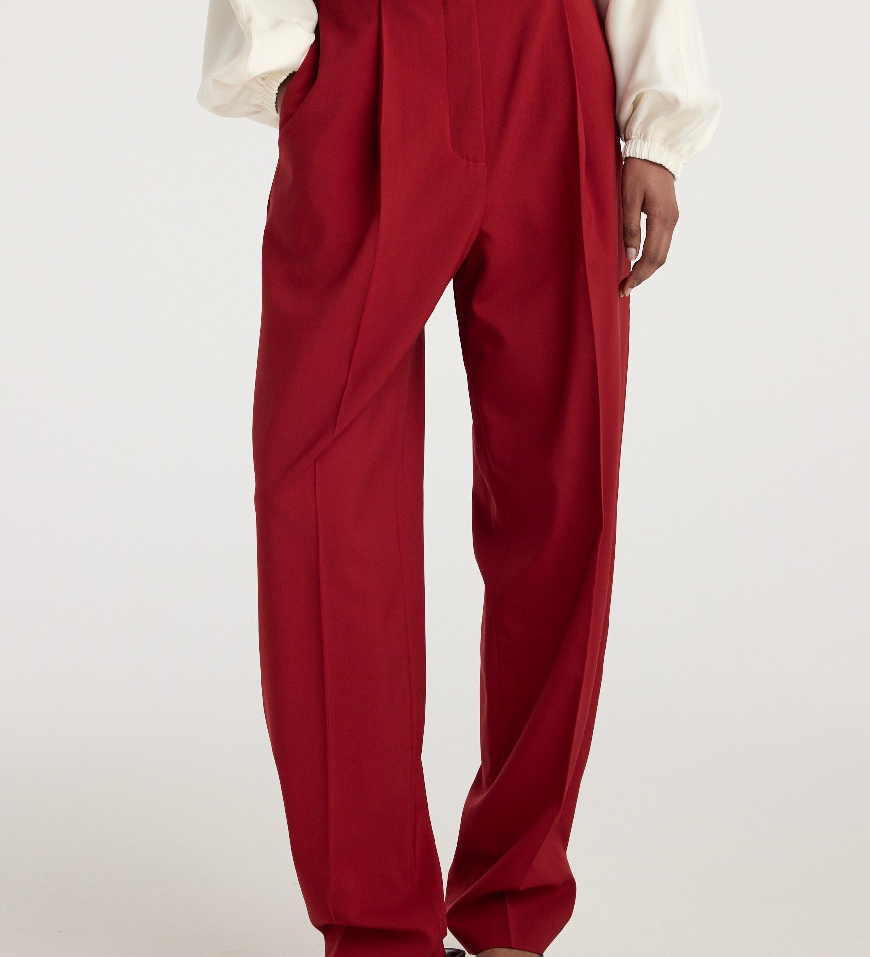 ROHE - Daria - Single pleat tapered trousers | carmine