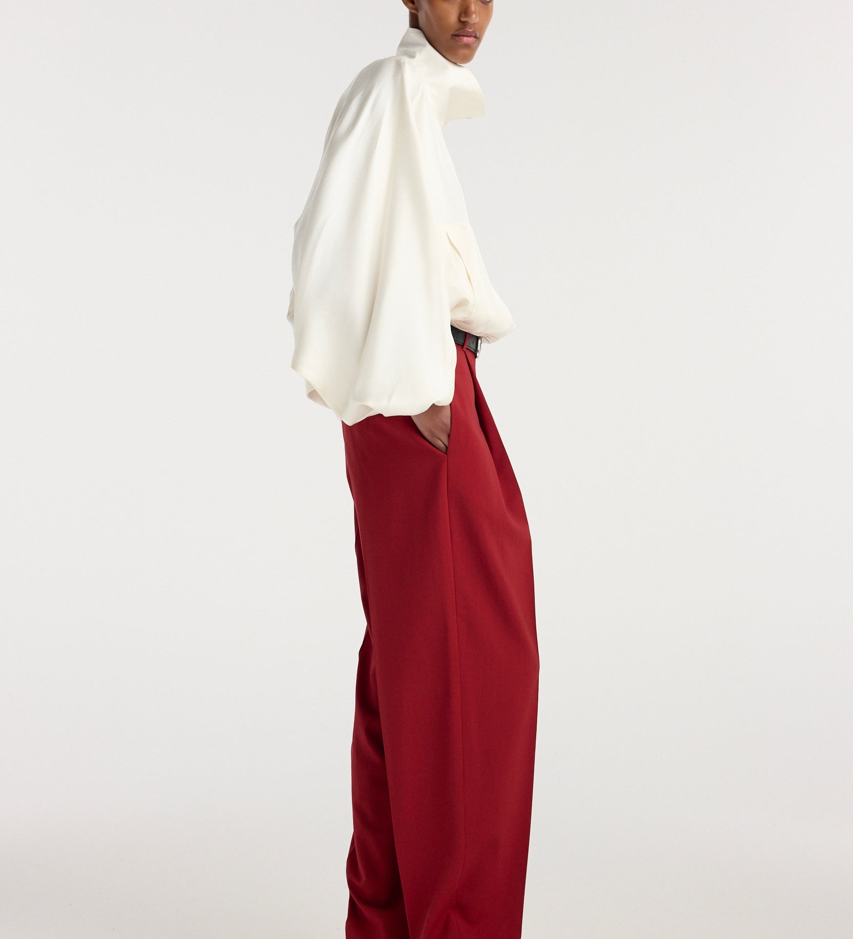 ROHE - Daria - Single pleat tapered trousers | carmine