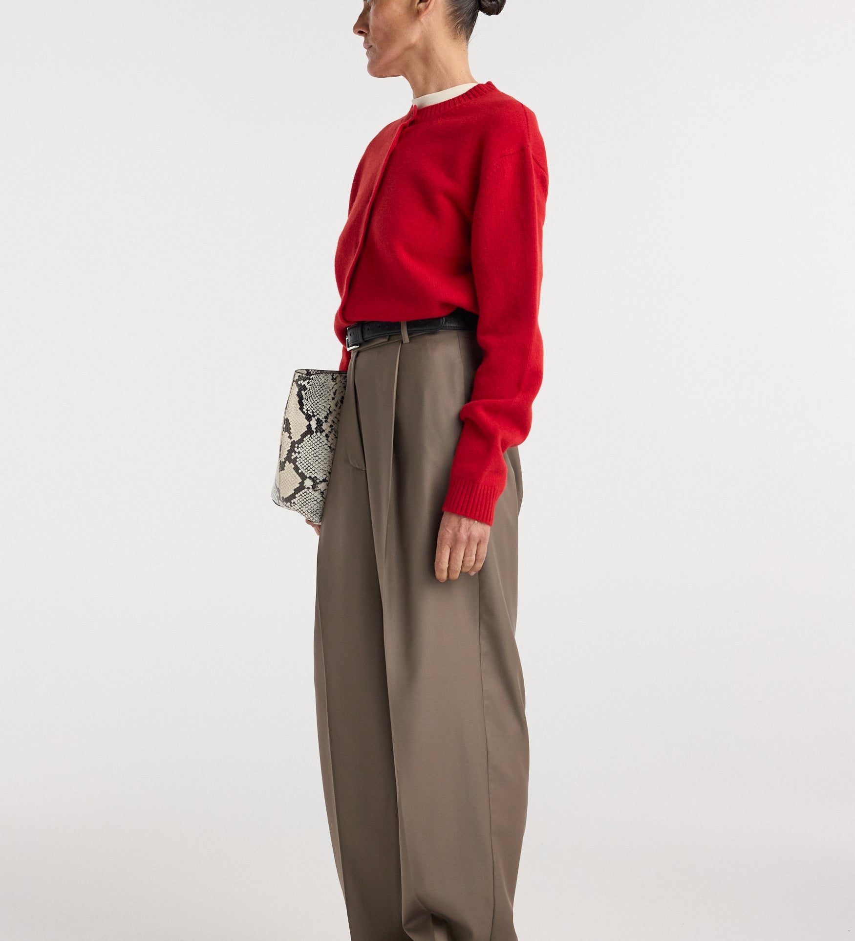 ROHE - Daria - Single pleat tapered trousers | desert brown