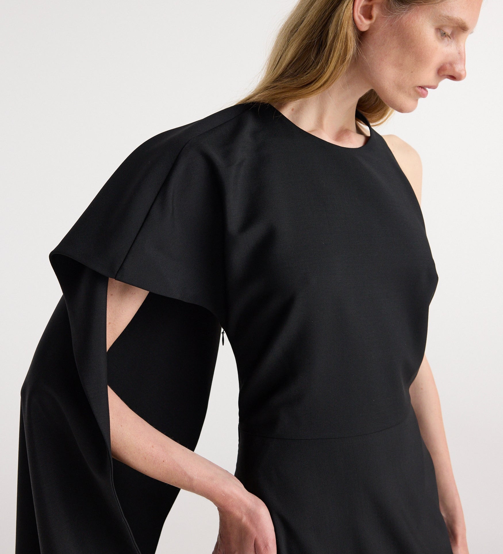 ROHE - Twisted cape dress | black