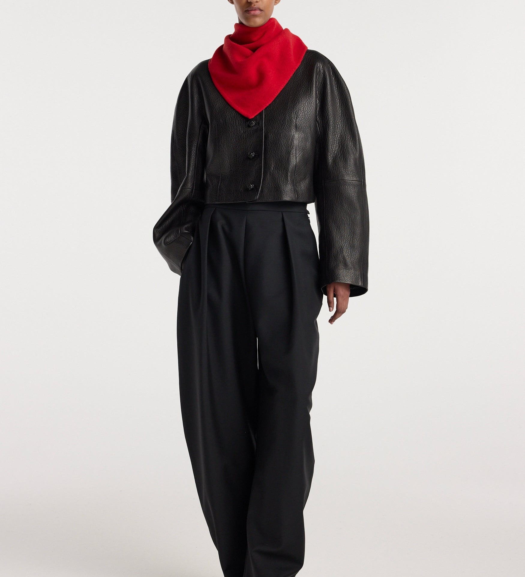 ROHE - Small knitted triangle scarf | red