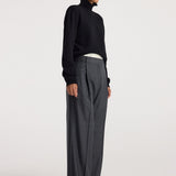 ROHE - Statement shoulder turtleneck | black