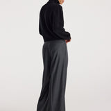 ROHE - Statement shoulder turtleneck | black