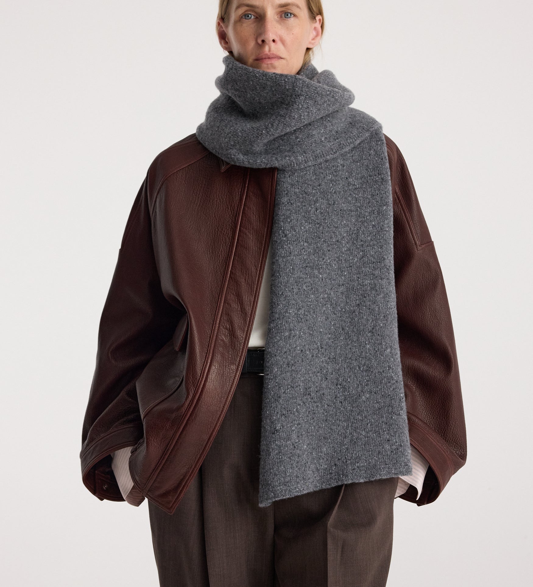 ROHE - Knitted mouliné scarf | anthracite melange