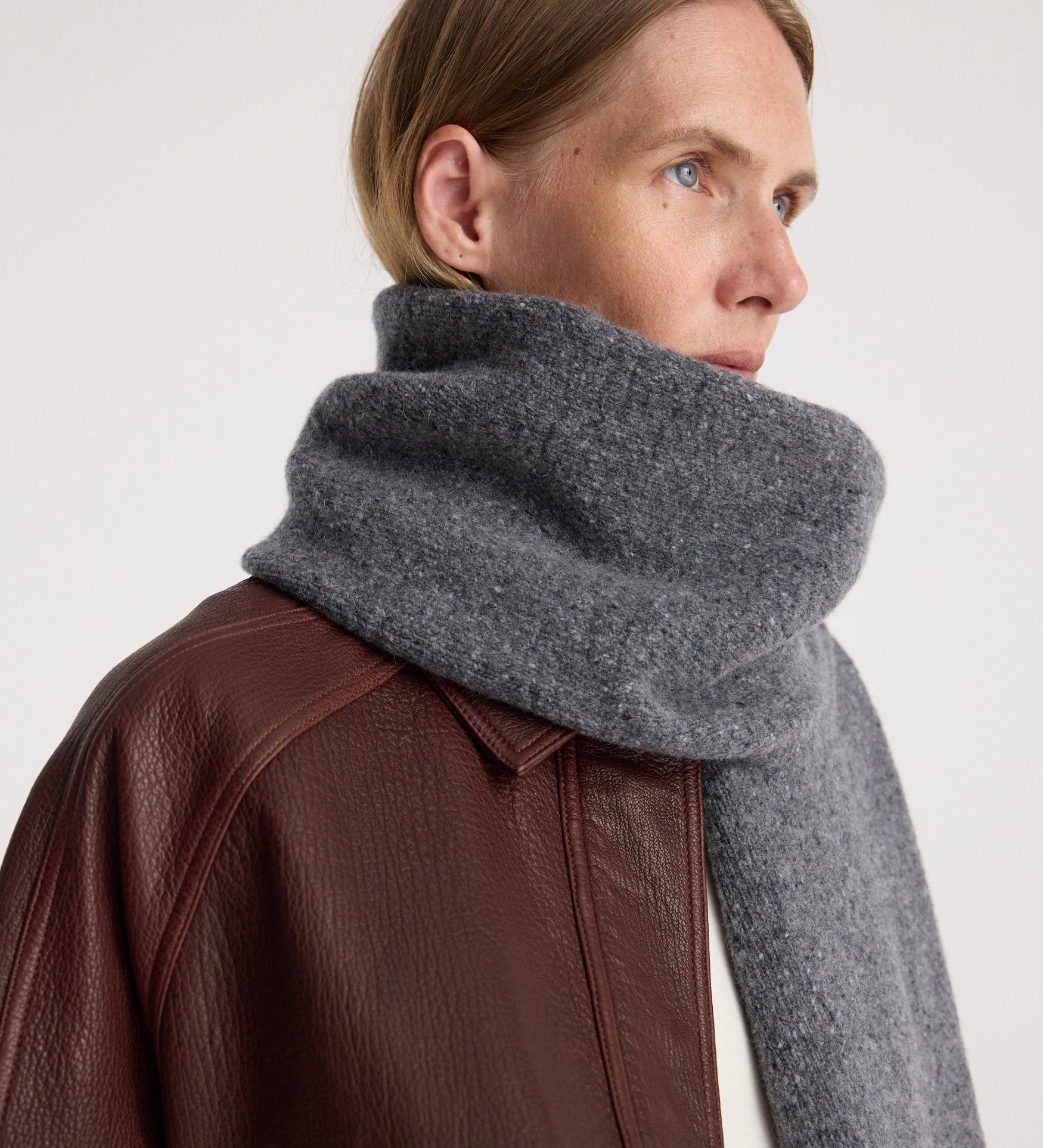 ROHE - Knitted mouliné scarf | anthracite melange