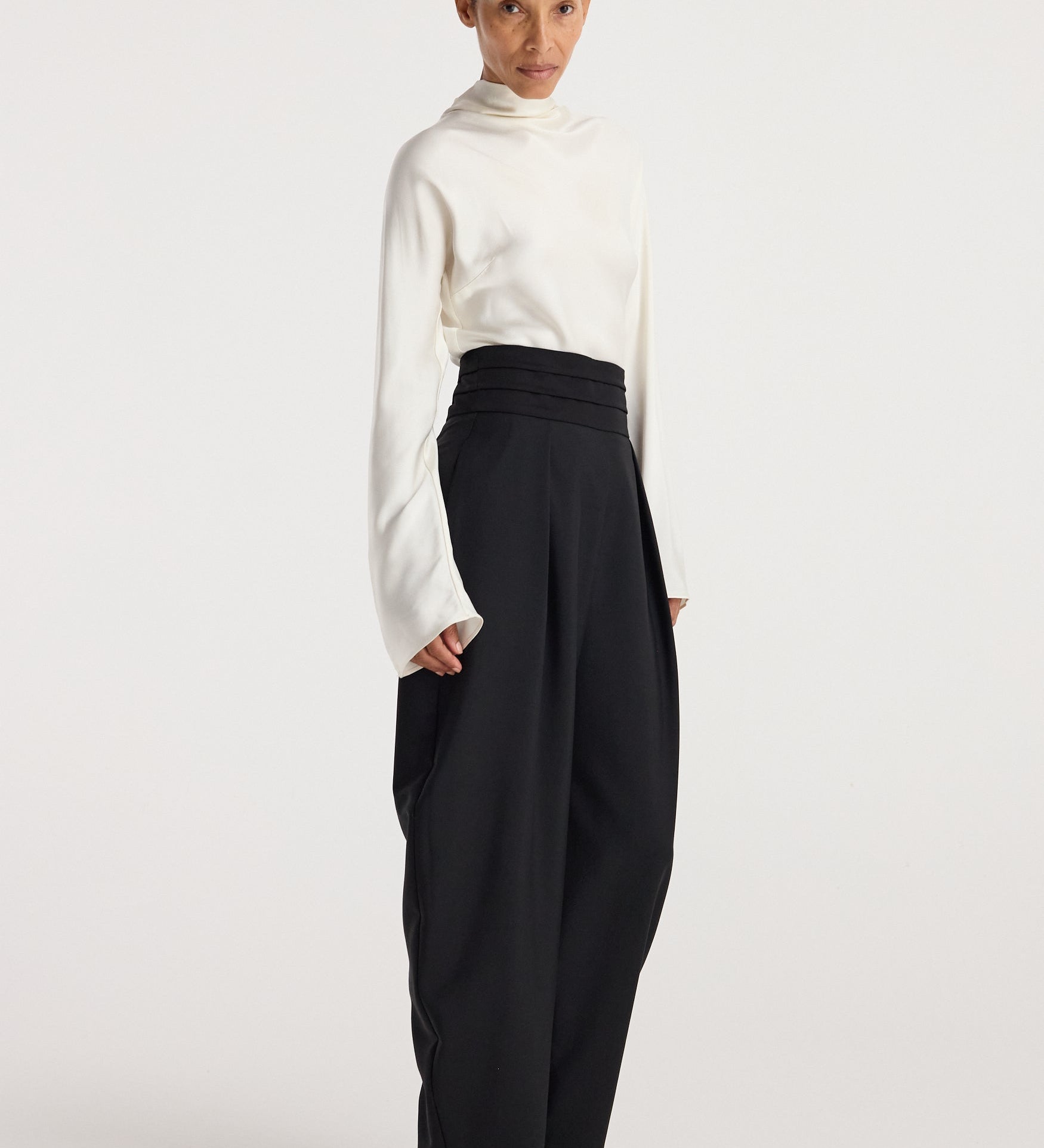 ROHE - Puck - Sculptural cumberband trousers | black