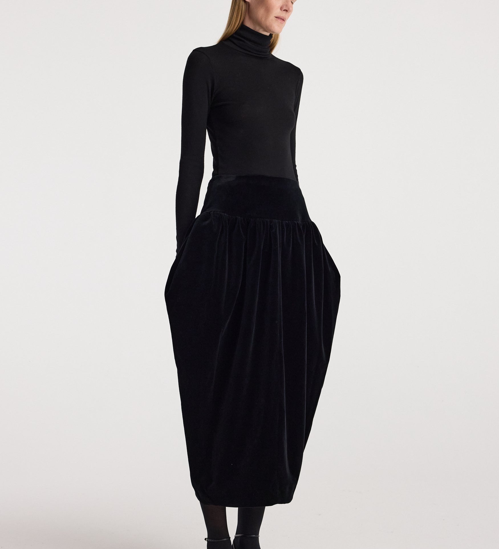 ROHE - Sculptural volume velvet skirt | black