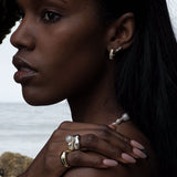 Kinn - Solis Ribbed Three Diamond Hoop Earrings