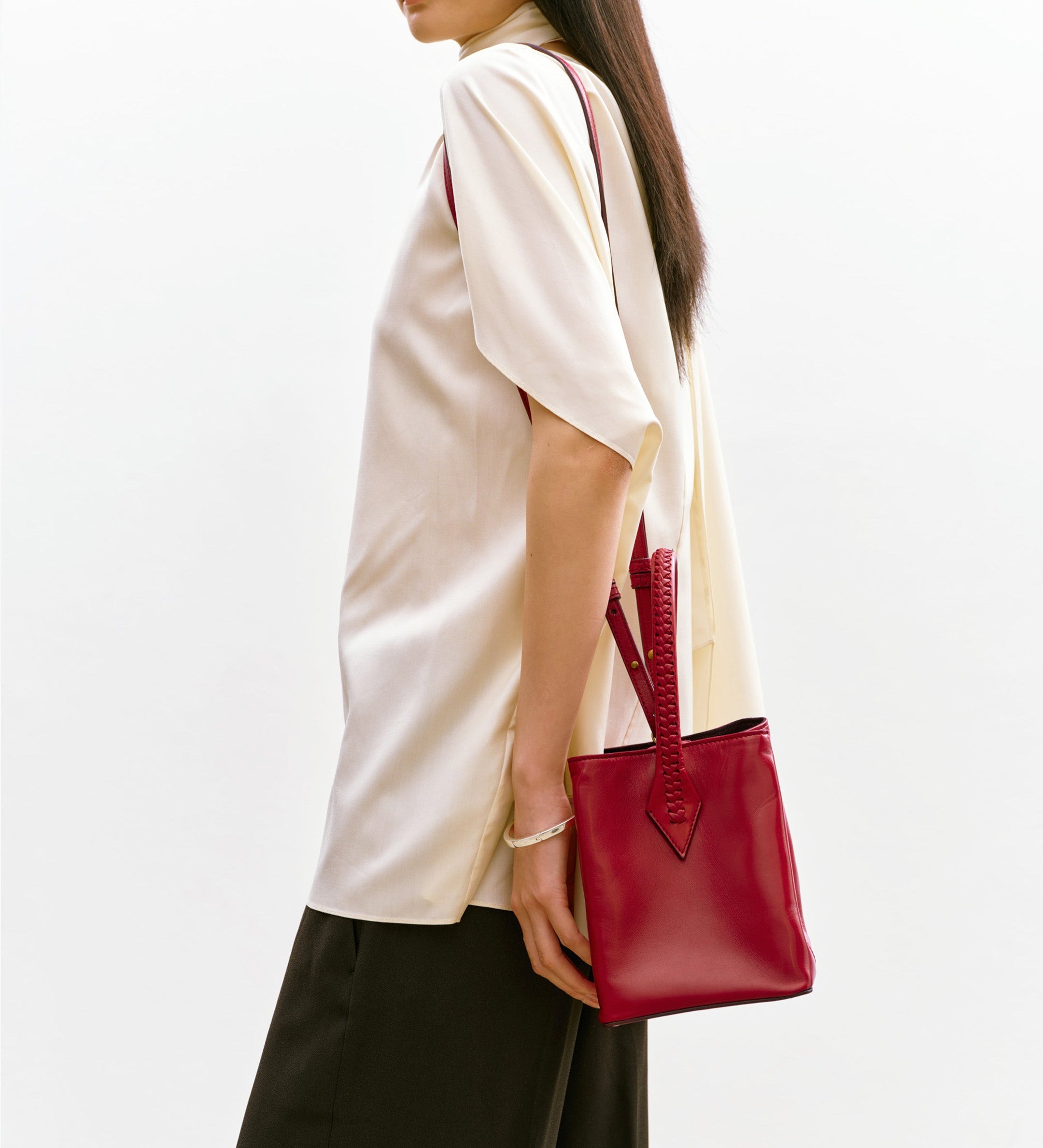 Metier - Vérité Mini Buttery Nappa Pomodoro