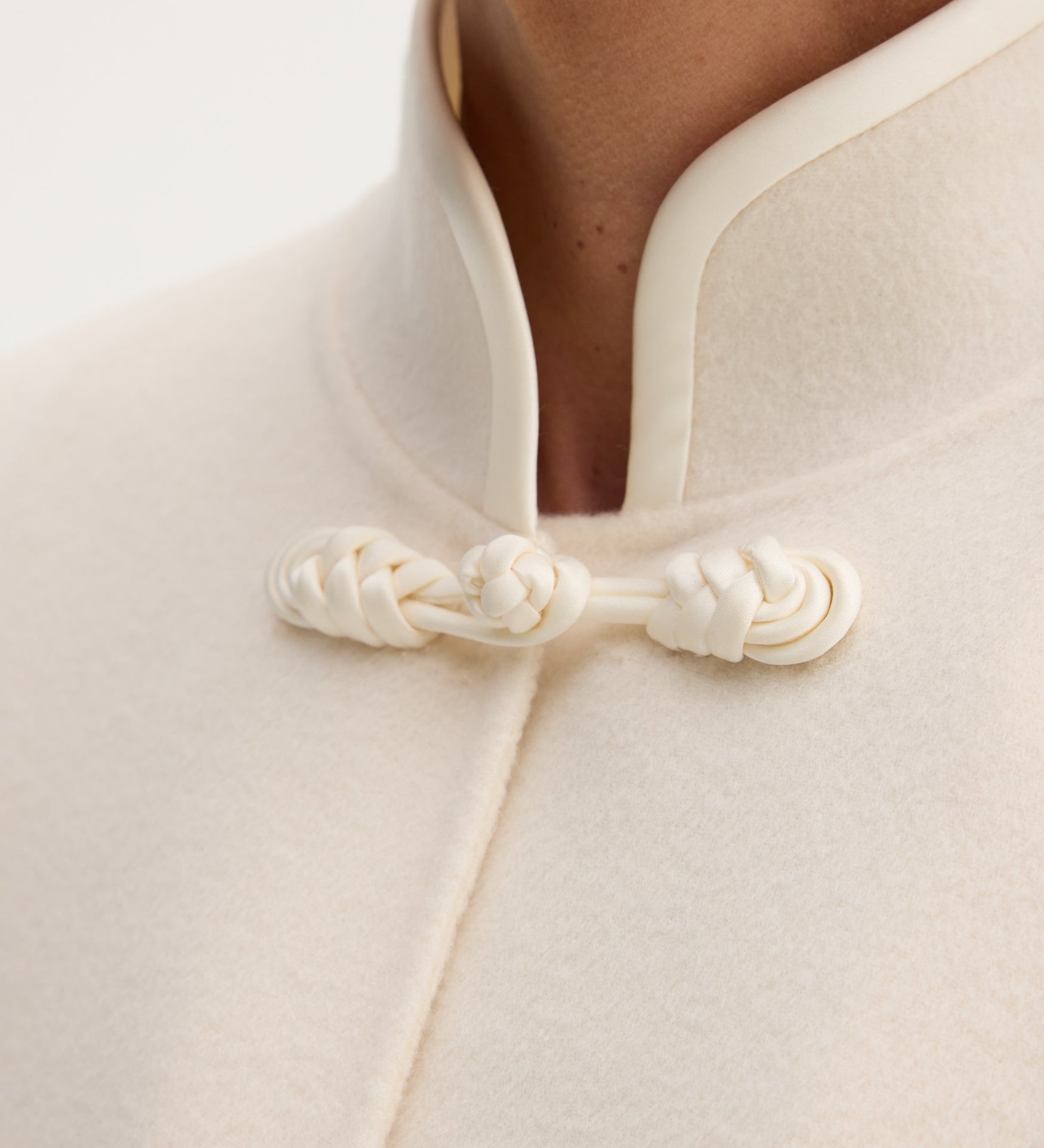 ROHE - Pankou closure poncho | off white