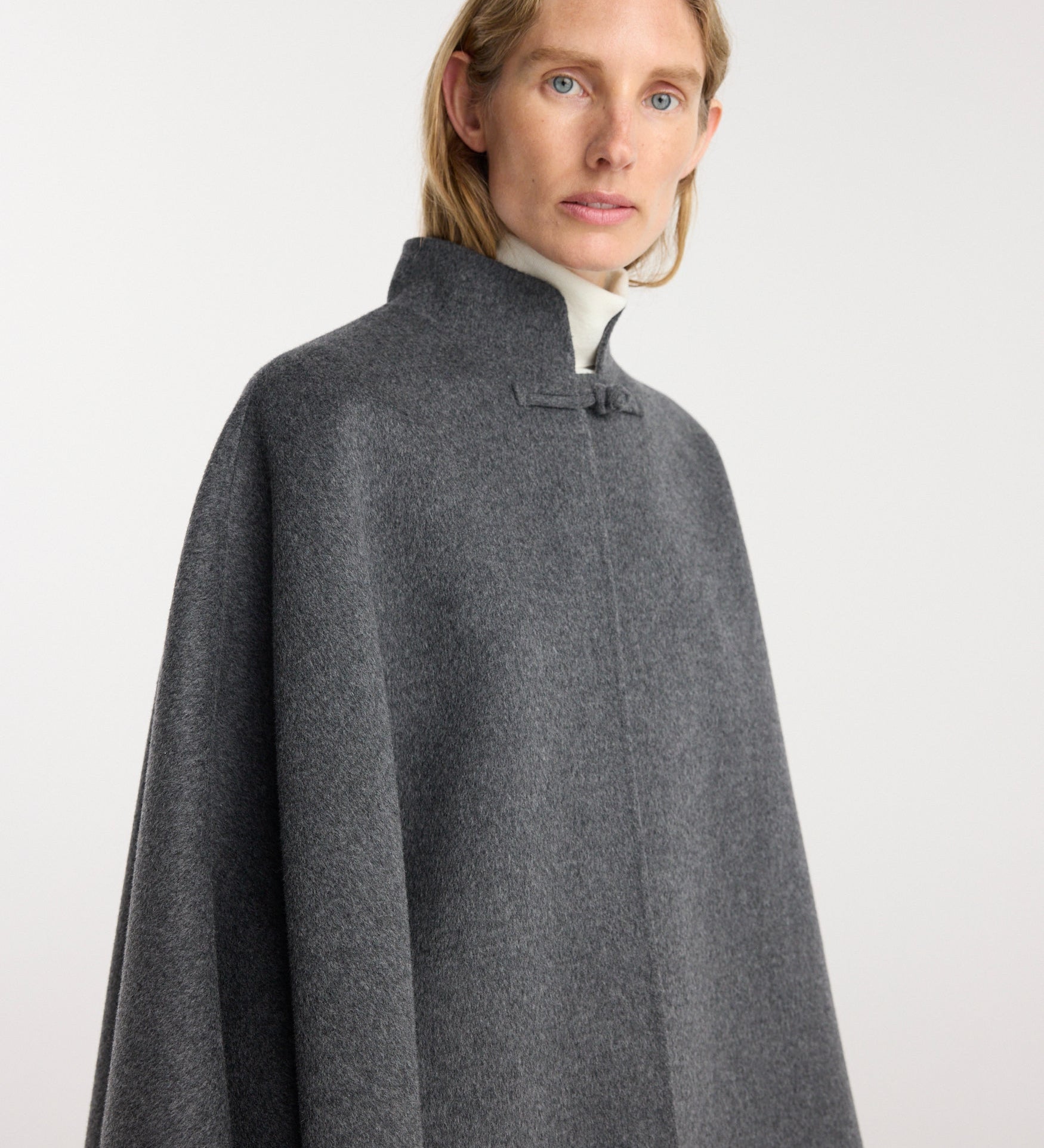 ROHE - Double - faced wool pankou closure poncho | dark grey melange