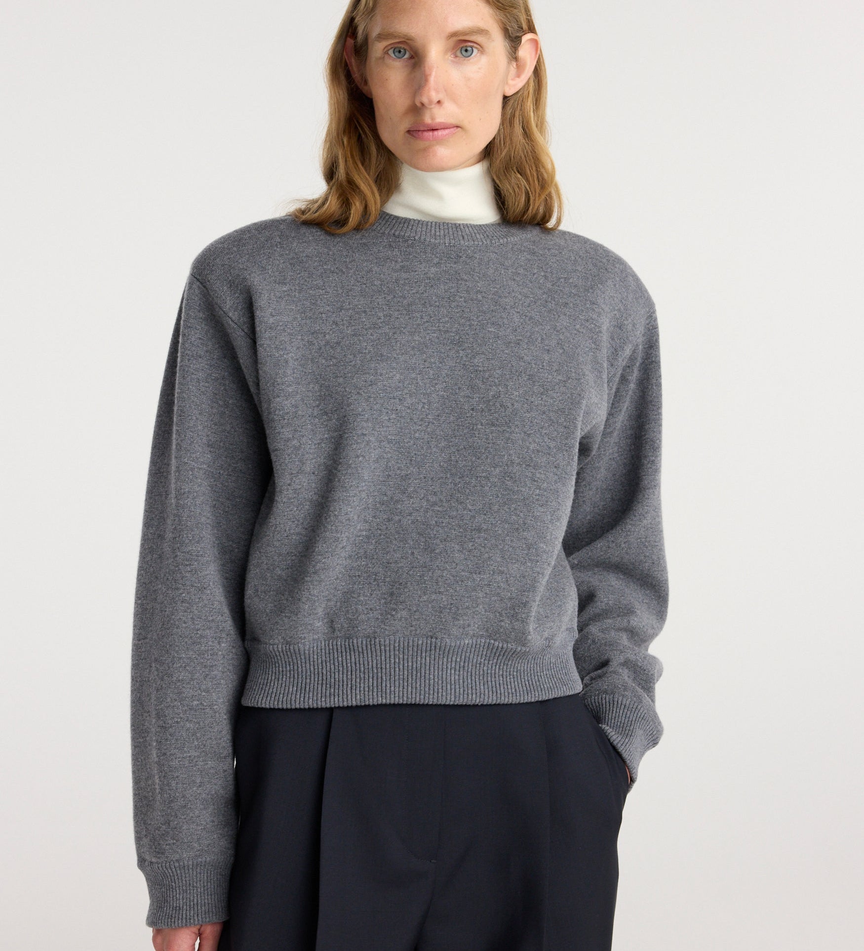 ROHE - Statement shoulder crewneck | mid grey melange