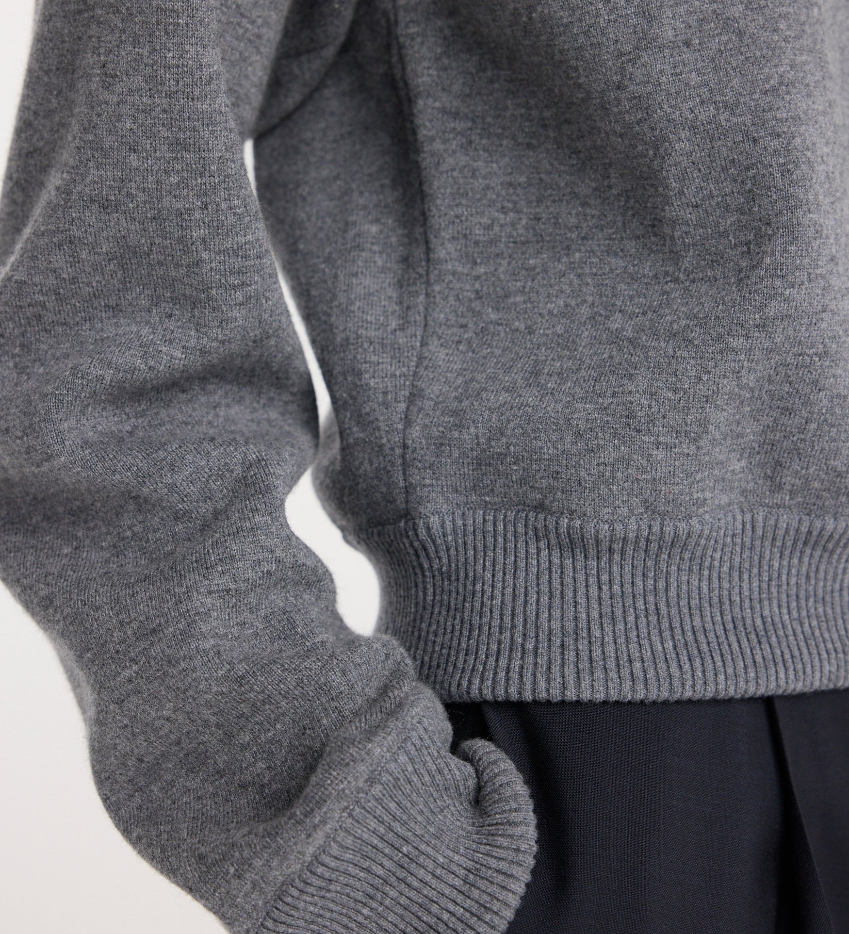 ROHE - Statement shoulder crewneck | mid grey melange